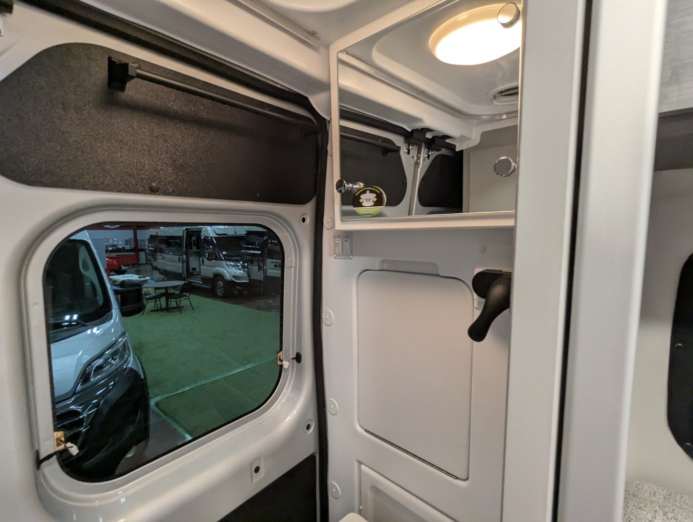 2026 Thor Motor Coach Tellaro 20LS - Image 23
