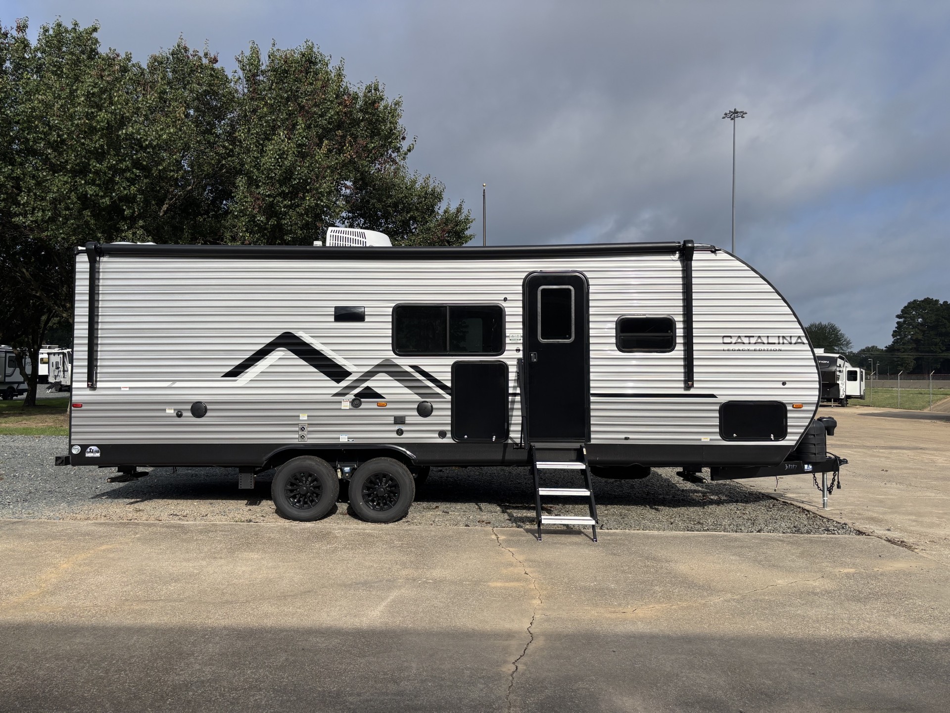 2027 Coachmen Catalina Legacy Edition 243RBS - Image 2