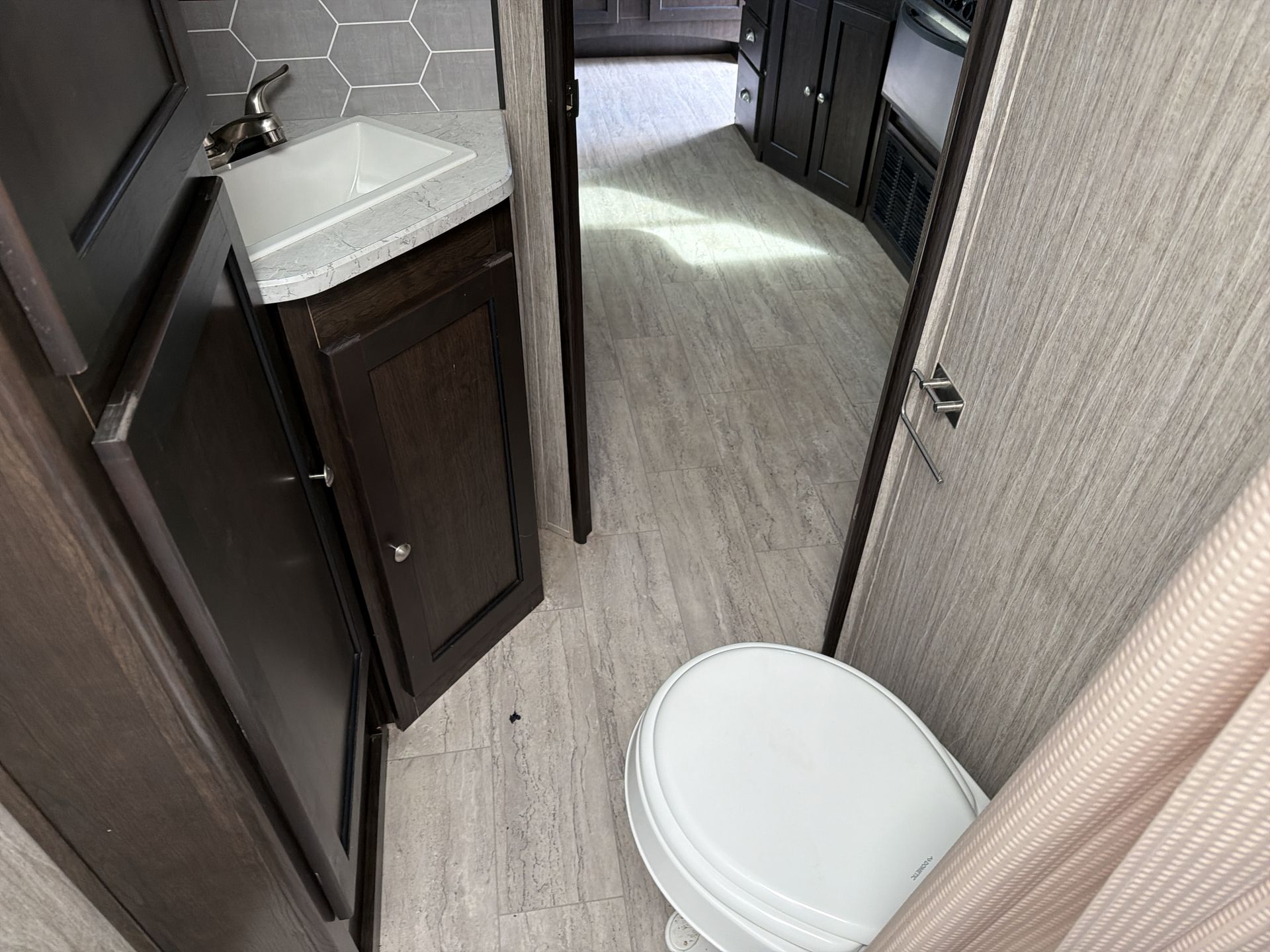 2019 Cruiser RV Shadow Cruiser SC240BHS - Image 19