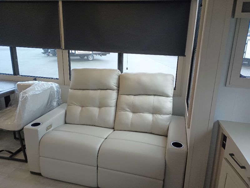 2025 Grand Design Solitude 388MBS - Image 10