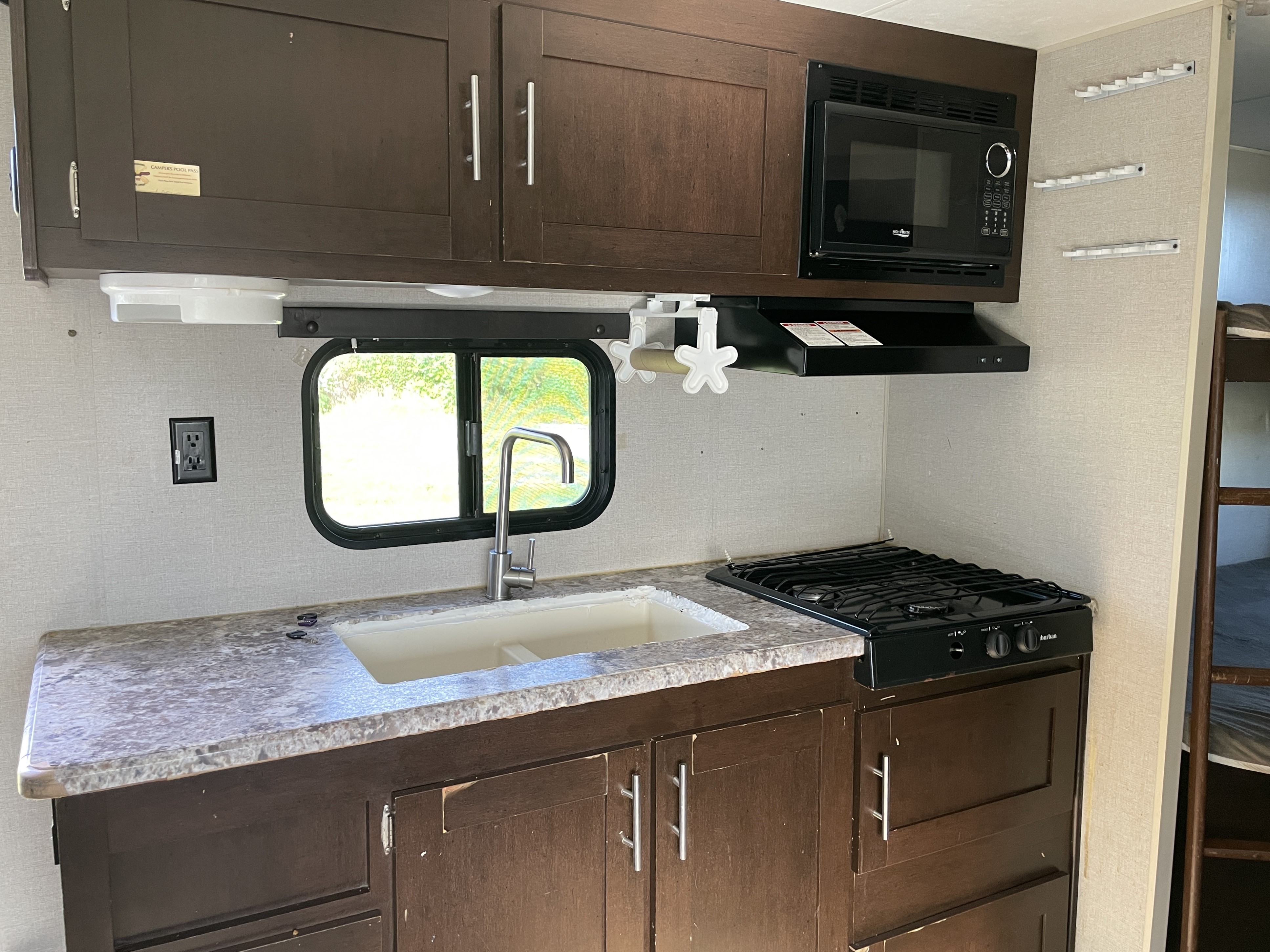 2019 KZ RV Sportsmen LE 231BHKLE - Image 9