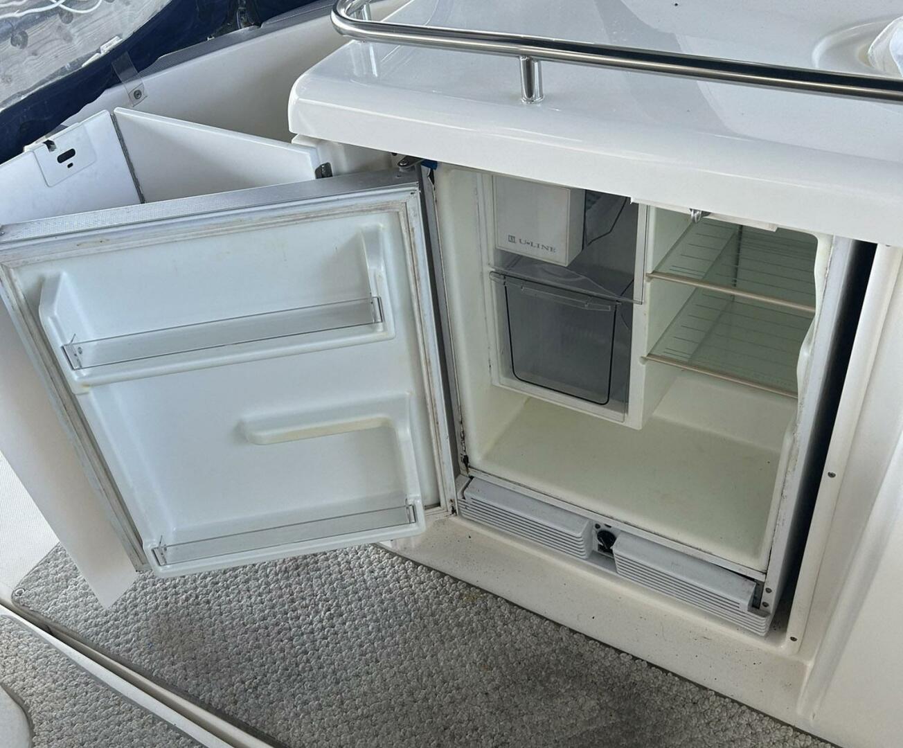 2006 Cruisers Yachts 370 Express - Image 14