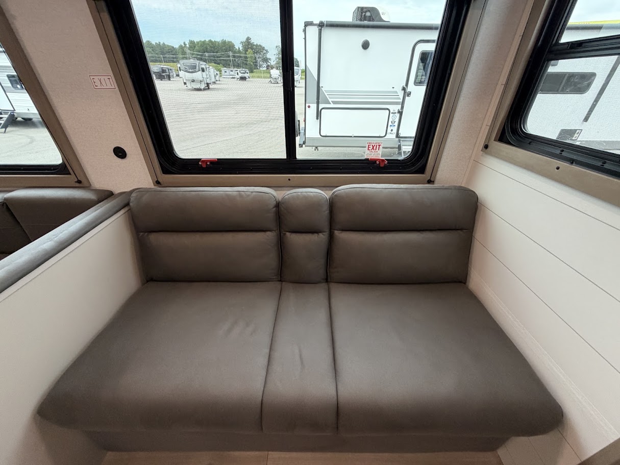 2027 JAYCO JAY FLIGHT 325BHT - Image 17