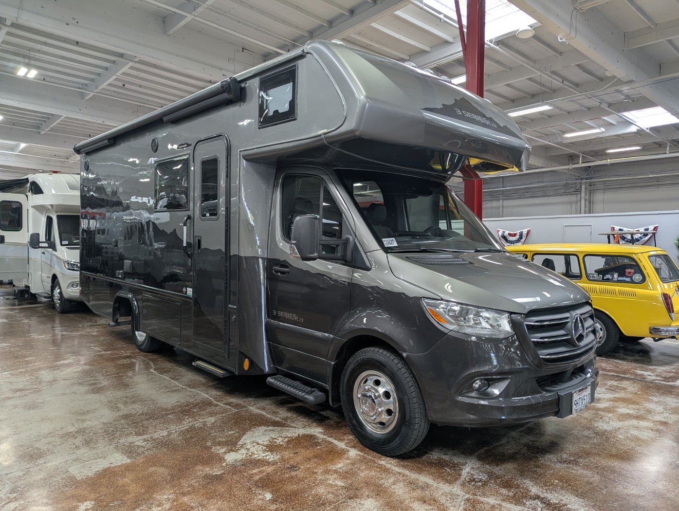 2024 Dynamax Corp Isata 3 Series 24FW - Image 1