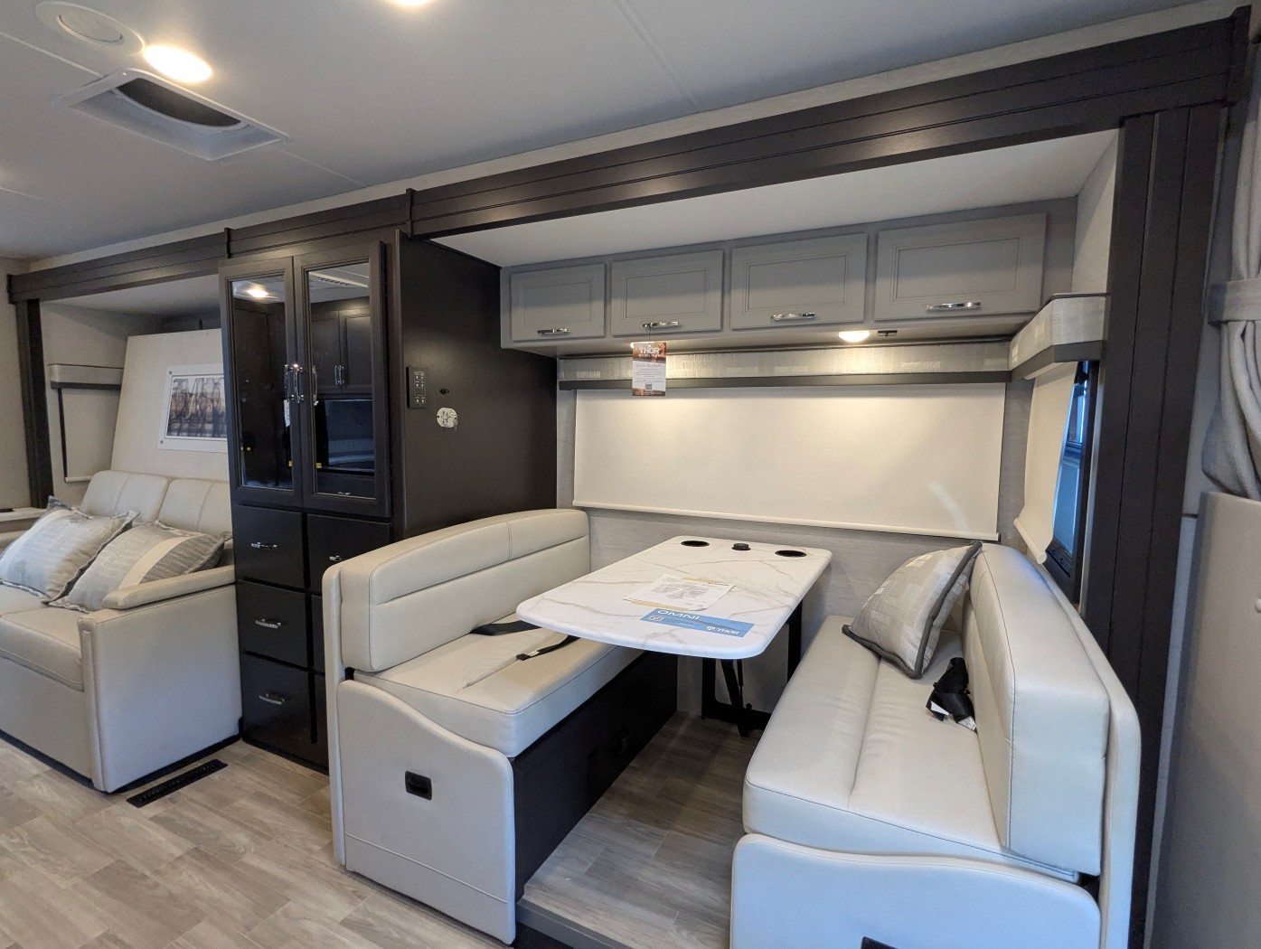 2026 Thor Motor Coach Omni Trail S29 - Image 11