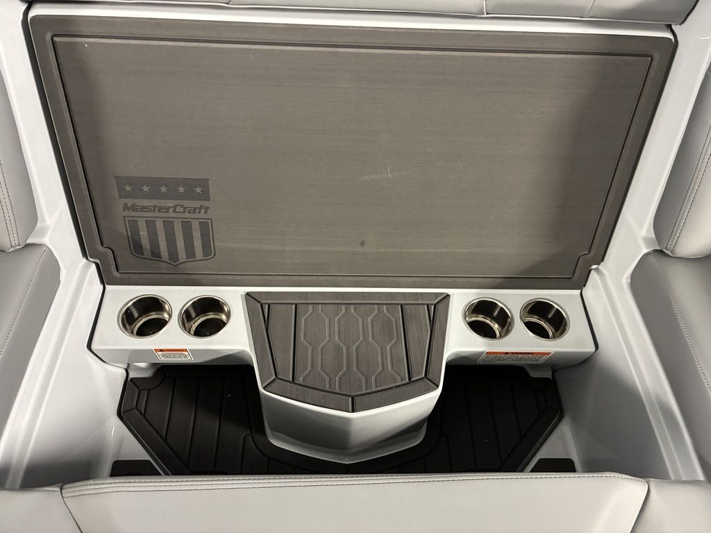 2026 MasterCraft XT24 - Image 32