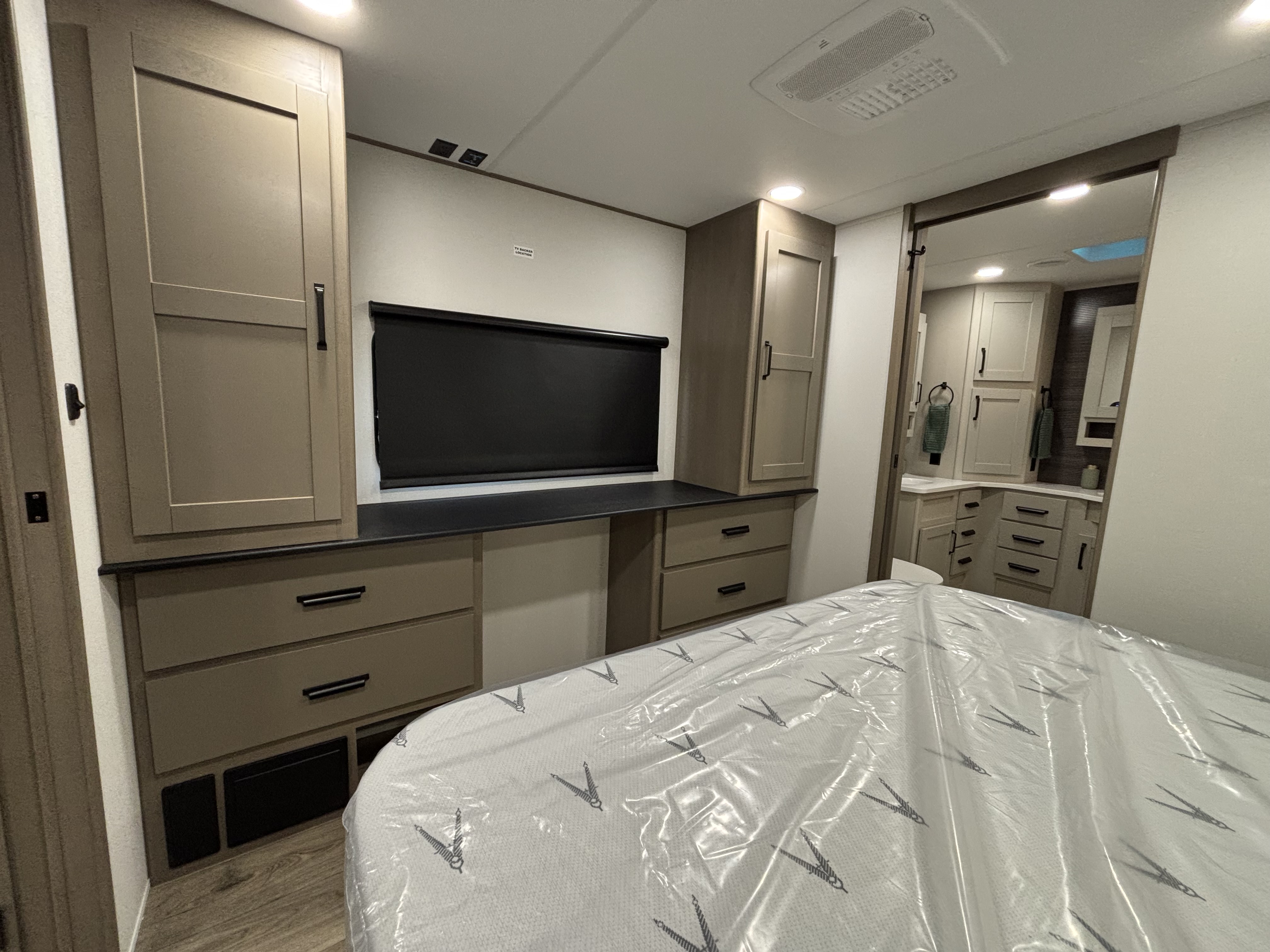 2026 Grand Design Reflection Travel Trailer 322FKTS - Image 16
