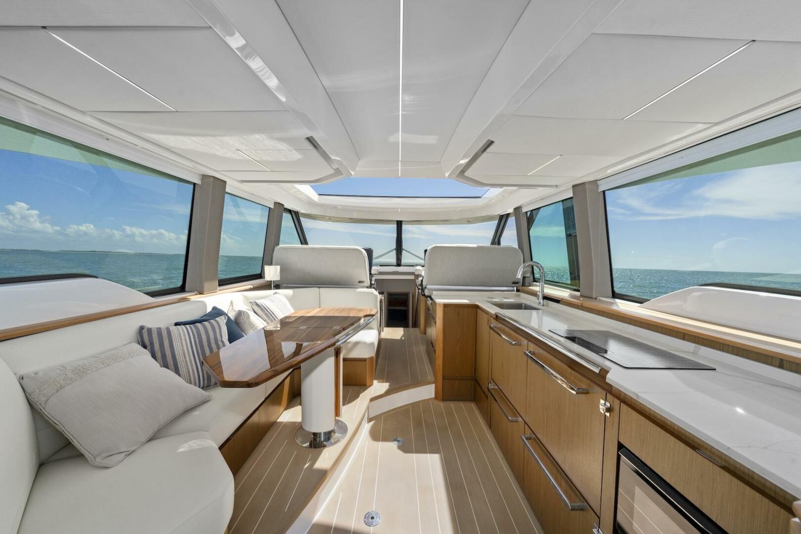 2023 Tiara Yachts EX 60 - Image 21