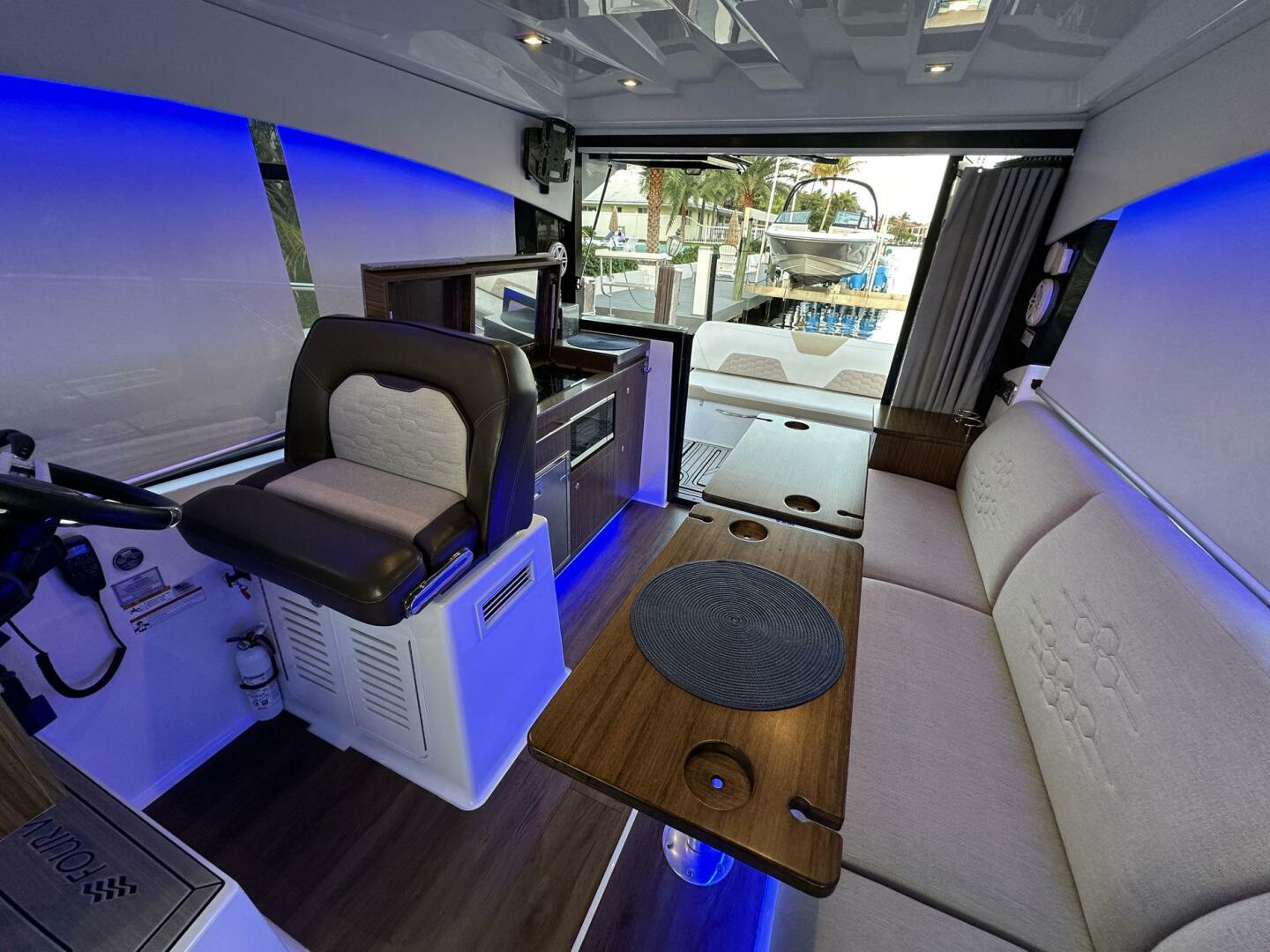 2020 Four Winns Vista 355 Coupe - Image 34