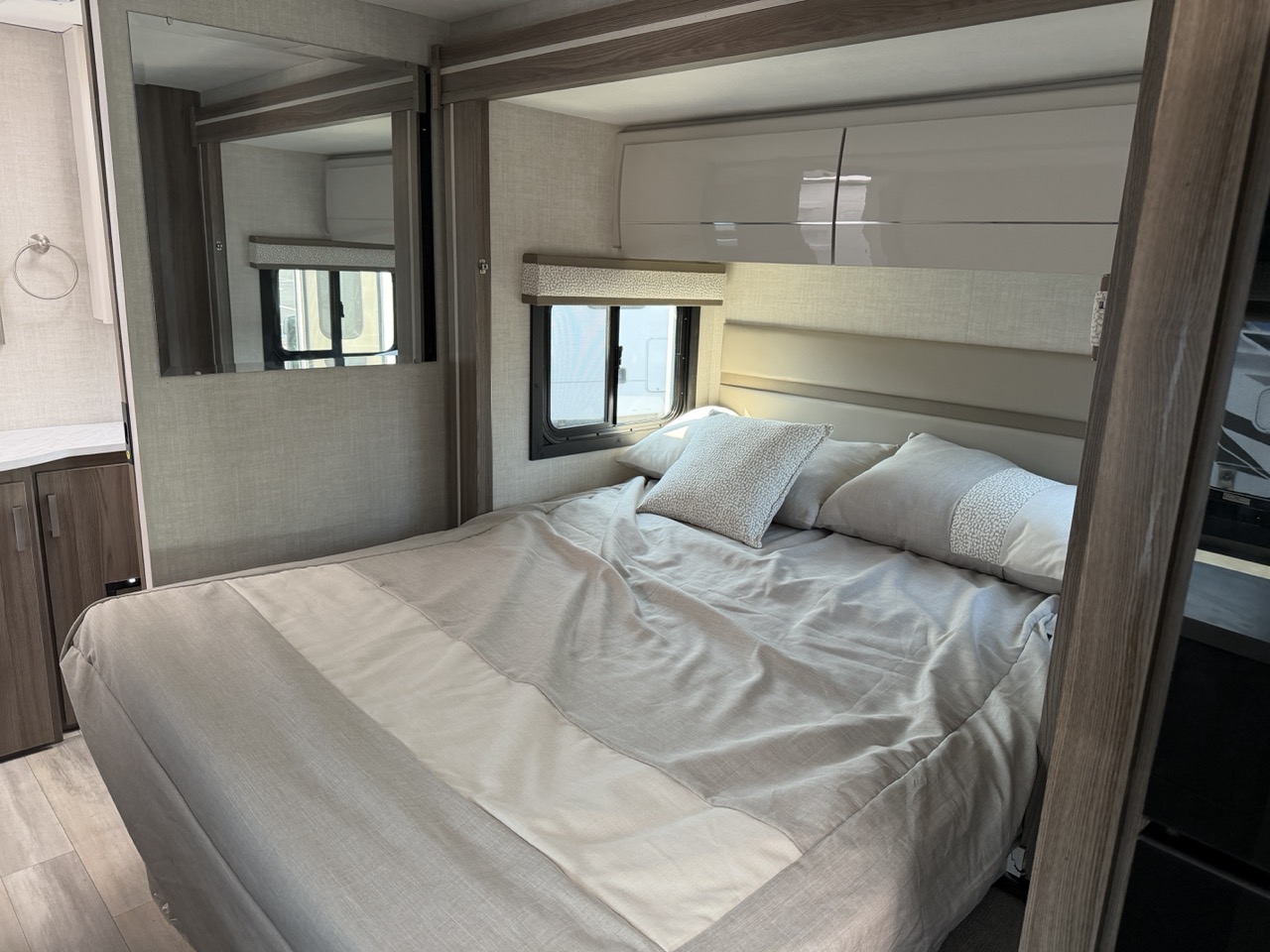 2026 Thor Motor Coach Gemini AWD 24JG - Image 10