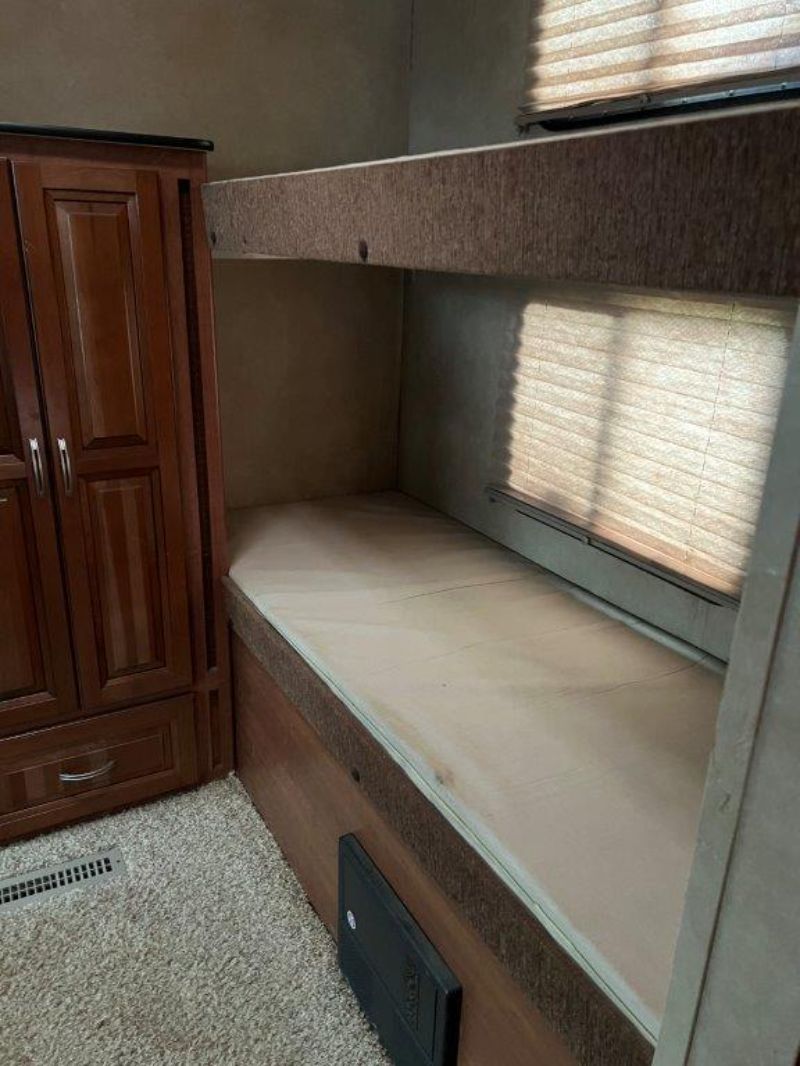 2012 Forest River Wildcat eXtraLite 312BHX - Image 7