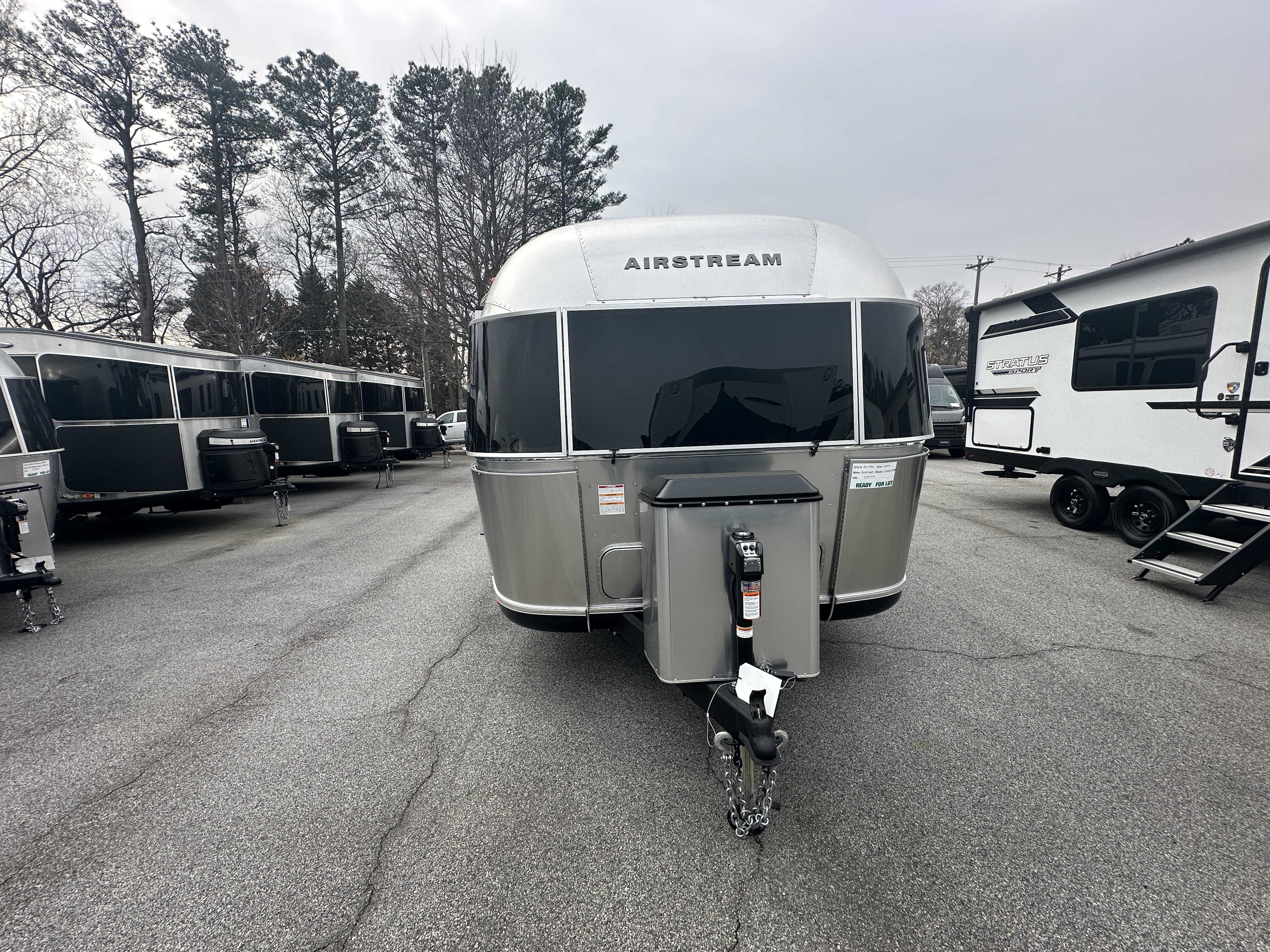 2026 Airstream Classic 33FB - Image 5