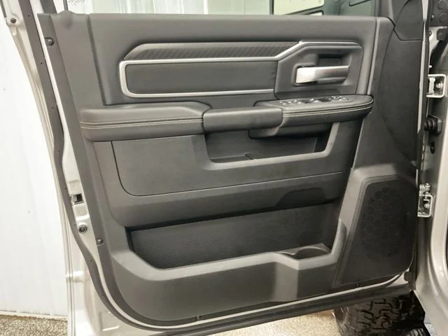 2026 Ram 2500 Big Horn 4x4 Crew Cab 6'4" Box - Image 12