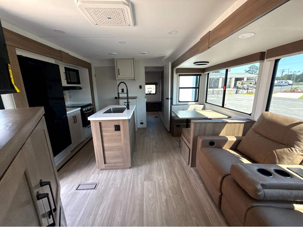 2027 VENTURE RV SPORTTREK 333VIK - Image 25
