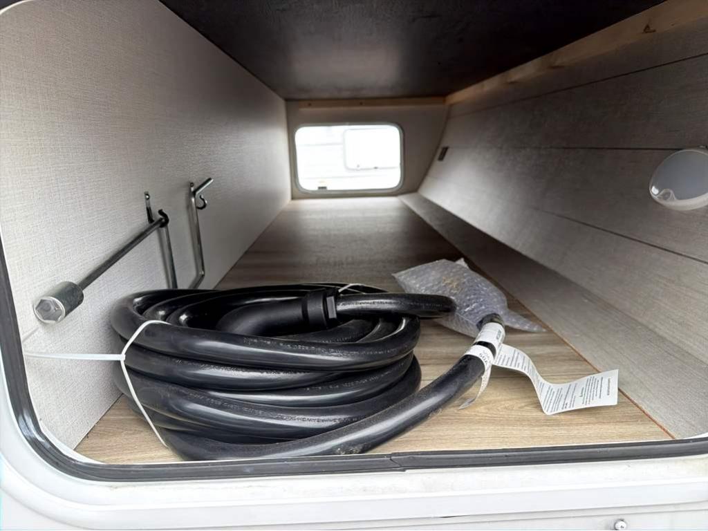 2026 VENTURE RV SIENNA 293VIK - Image 9