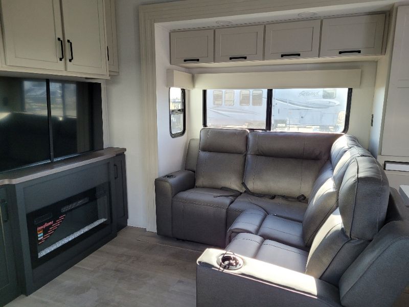 2026 Grand Design Momentum G-Class Fifth Wheel 394G - Image 9