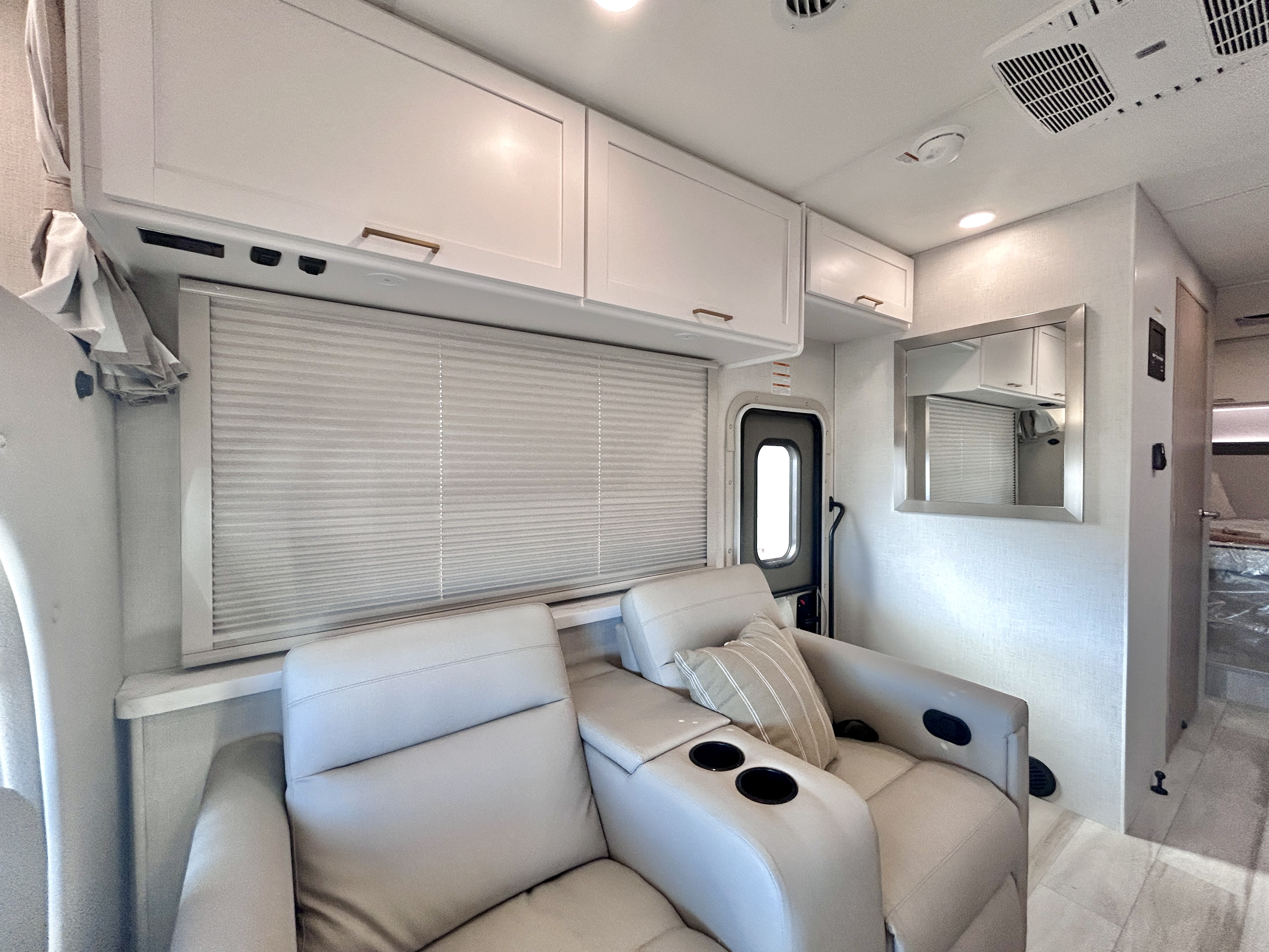 2027 Thor Motor Coach Quantum LC28 - Image 21