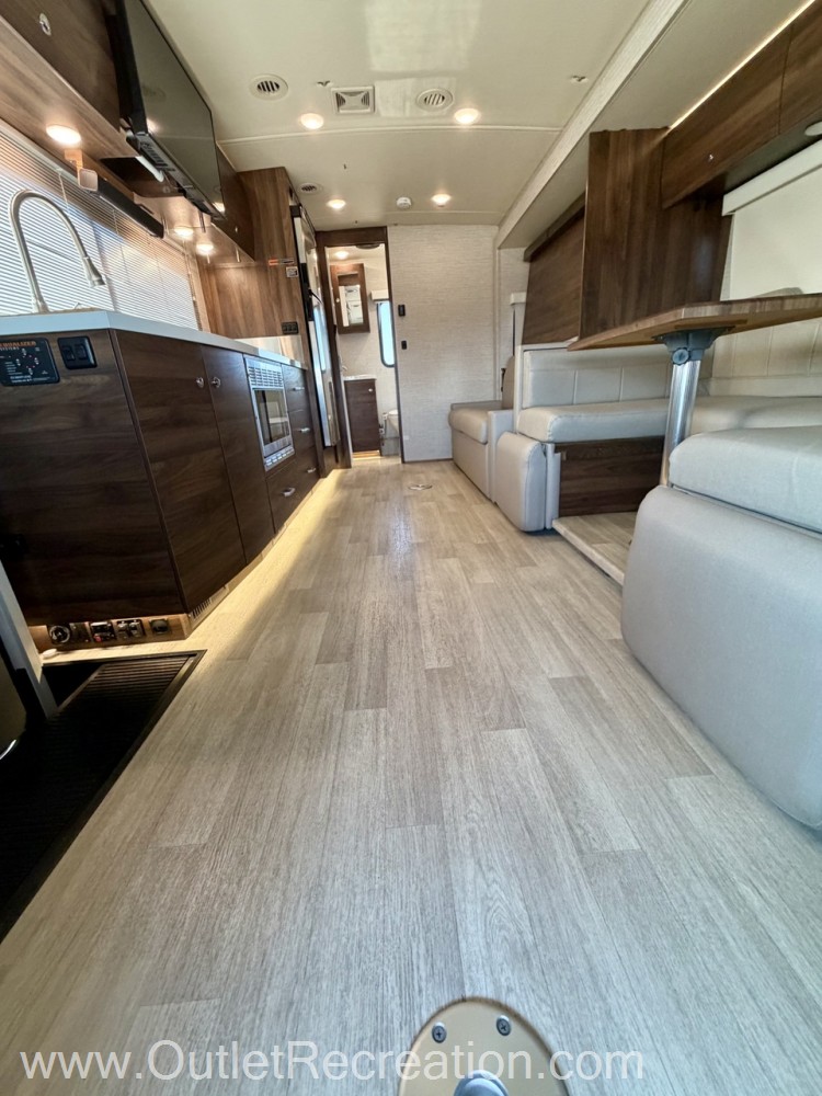 2020 Winnebago View 24D - Image 14