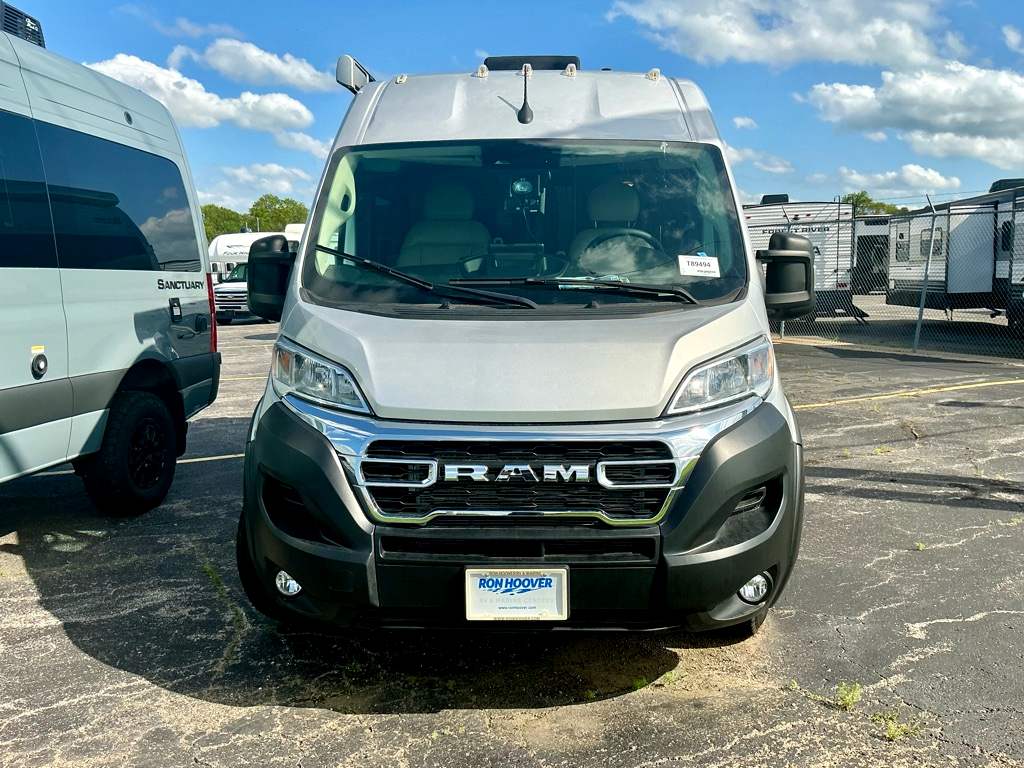 2025 THOR MOTORCOACH 18G - Image 2