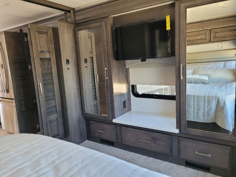 2026 Entegra Coach Accolade XL 37M - Image 25