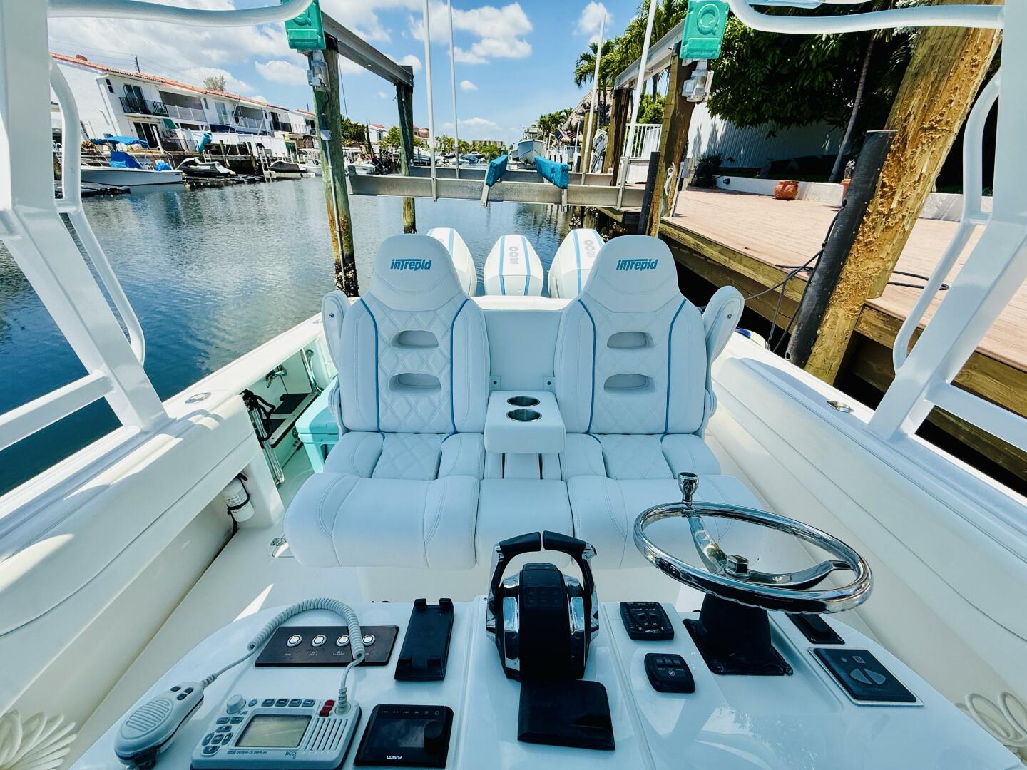 2003 Intrepid 377 - Image 31