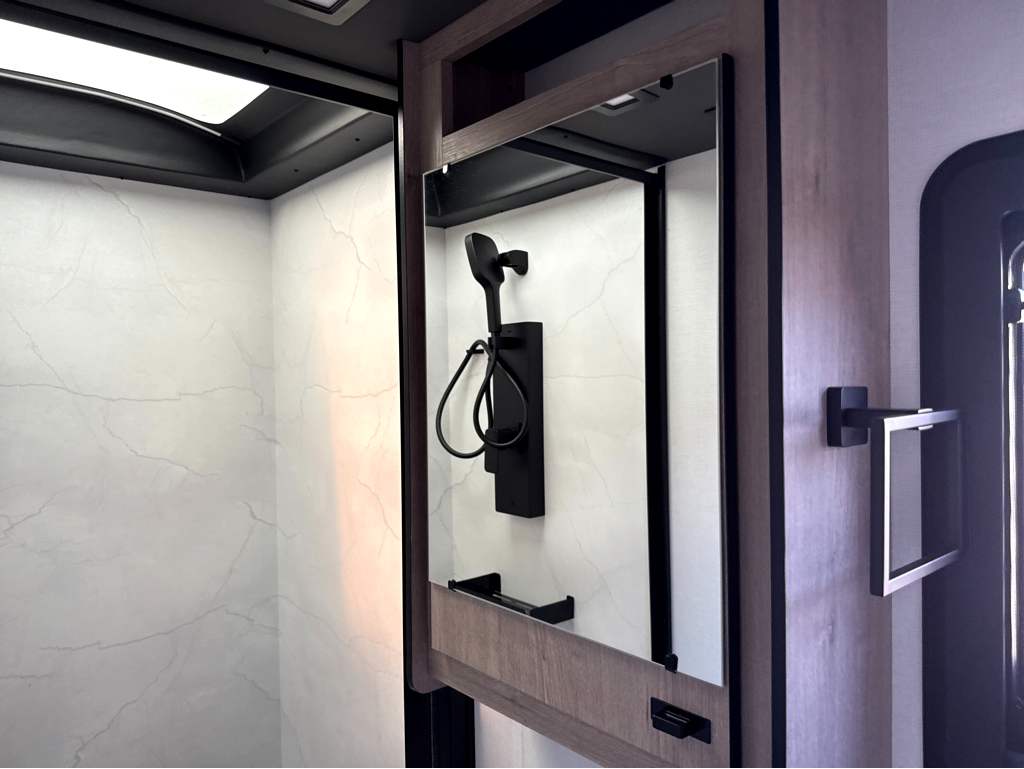 2027 GRAND DESIGN LINEAGE SERIES F 31ZW - Image 31