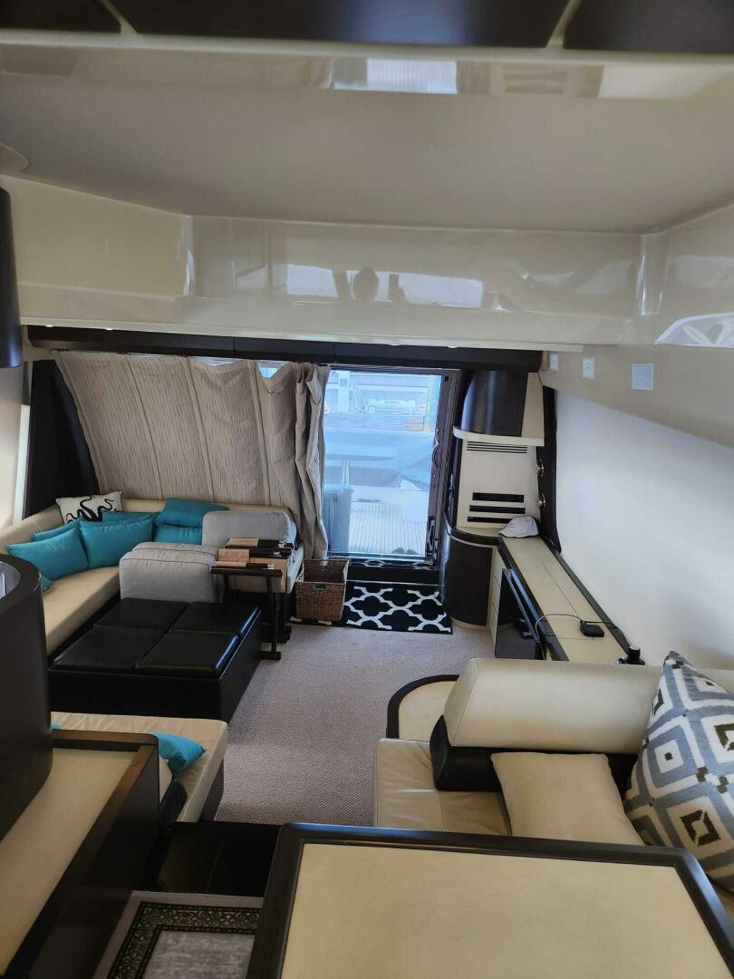 2014 Azimut Flybridge - Image 31