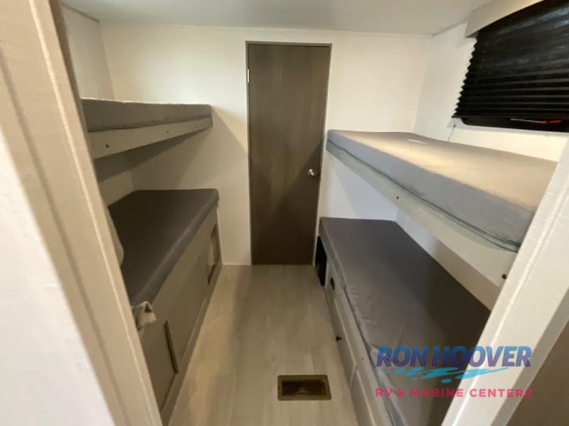 2025 COACHMEN VIKING 25QBH - Image 12