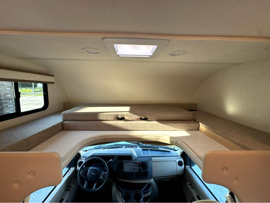 2027 THOR MOTOR COACH MAGNITUDE GA31 - Image 27