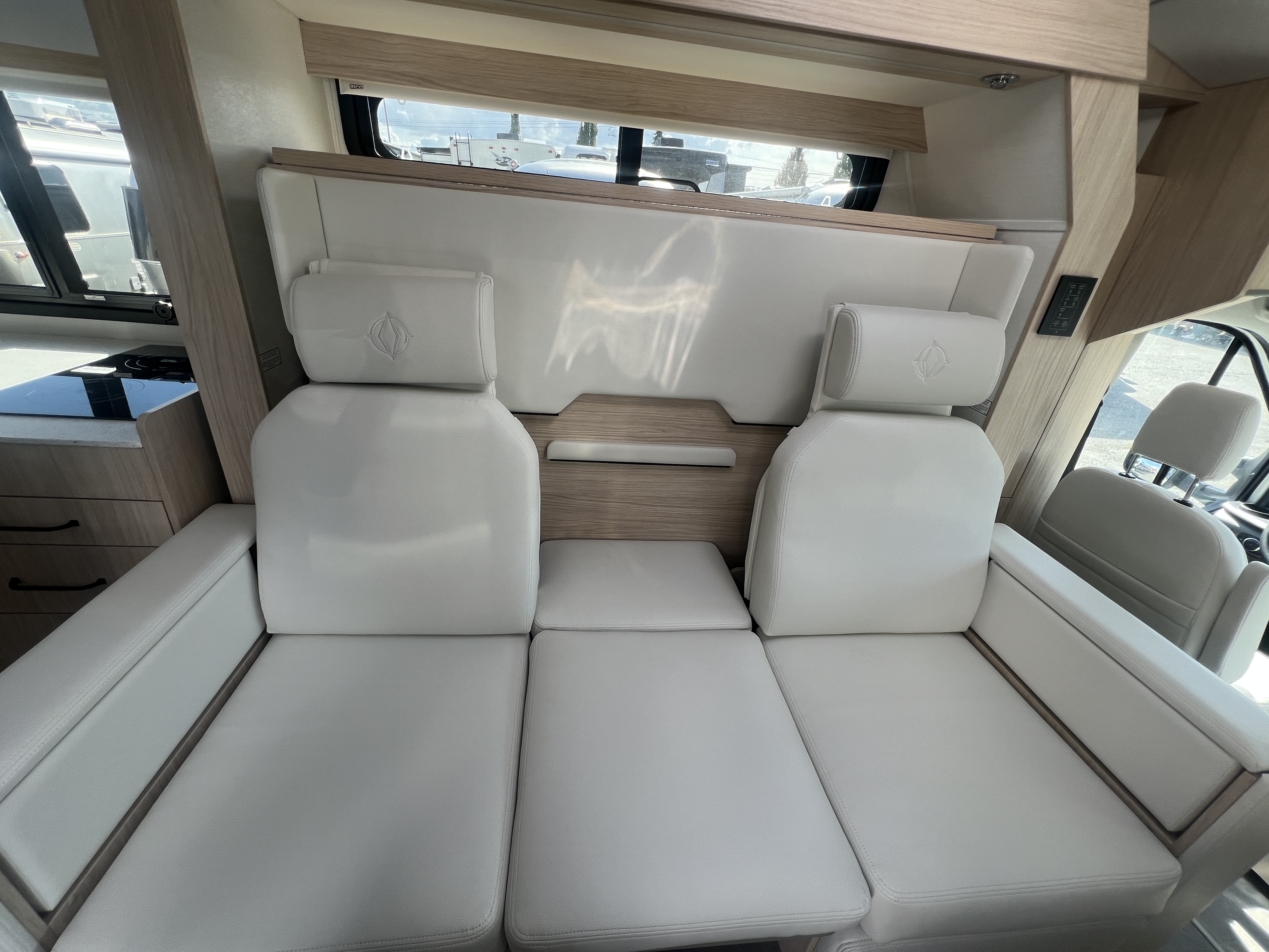 2027 Leisure Travel WONDER W24MBL - Image 17