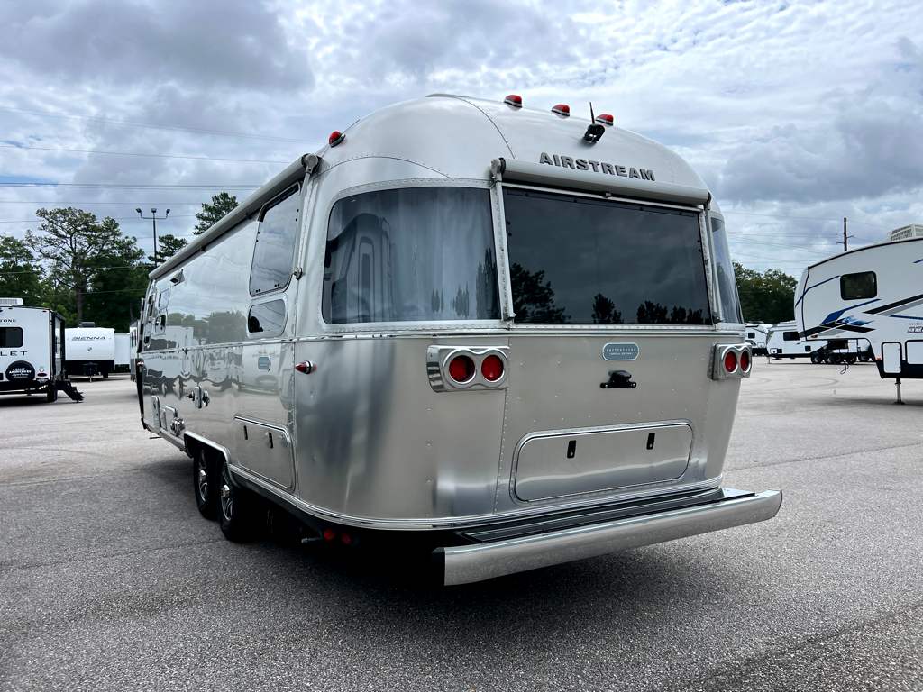 2024 AIRSTREAM POTTERY BARN 28RBT - Image 3