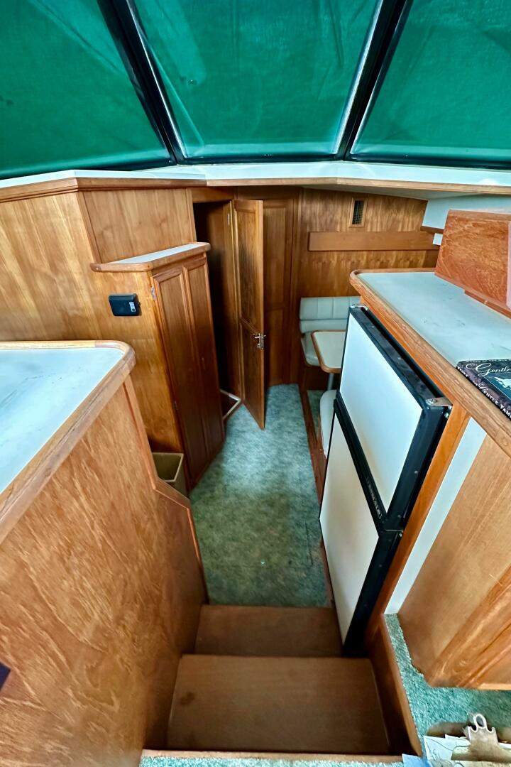1991 Carver 3807 Aft Cabin - Image 24