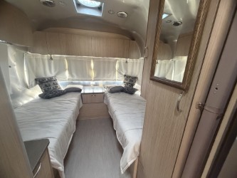 2019 AIRSTREAM FLYING CLOUD 26RB - Image 3