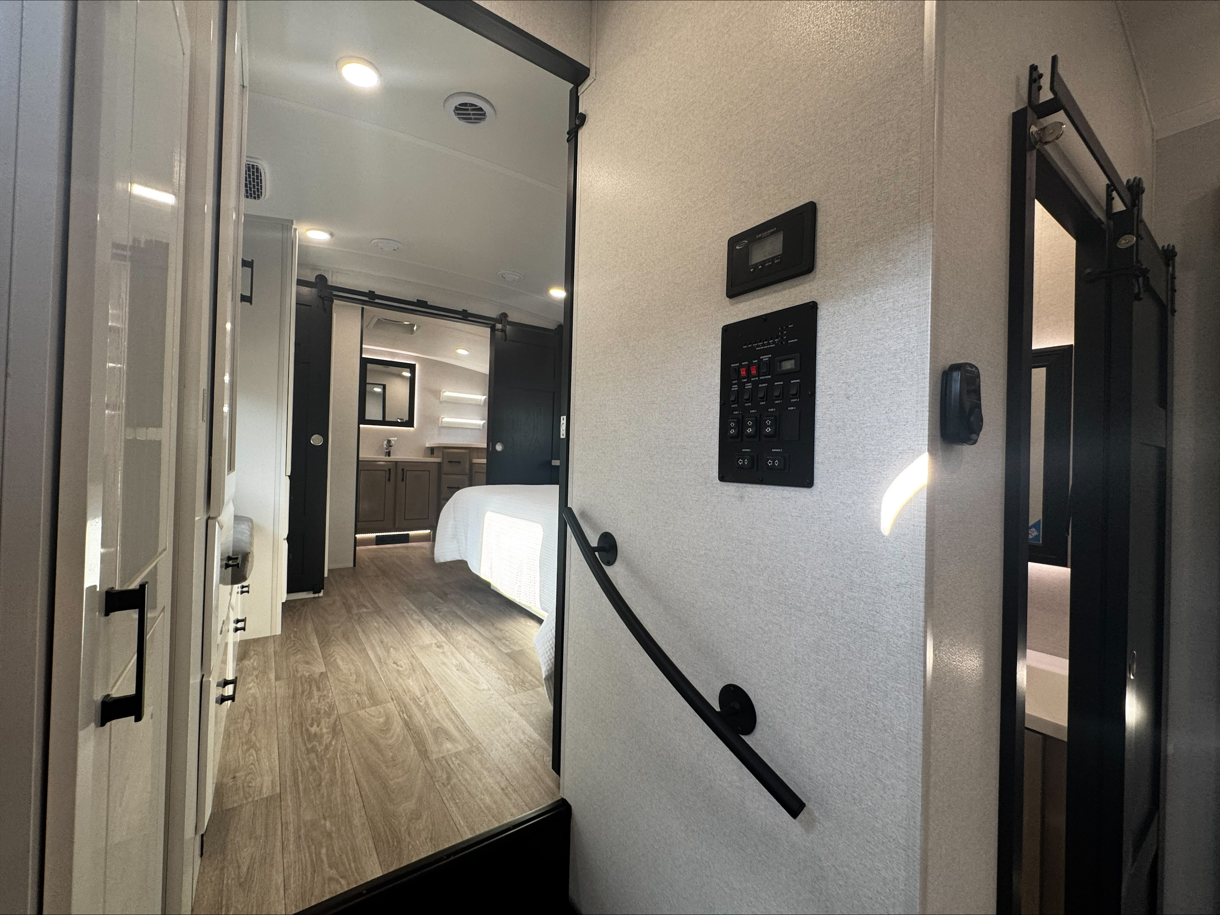 2027 JAYCO PINNACLE 39FLOK - Image 19