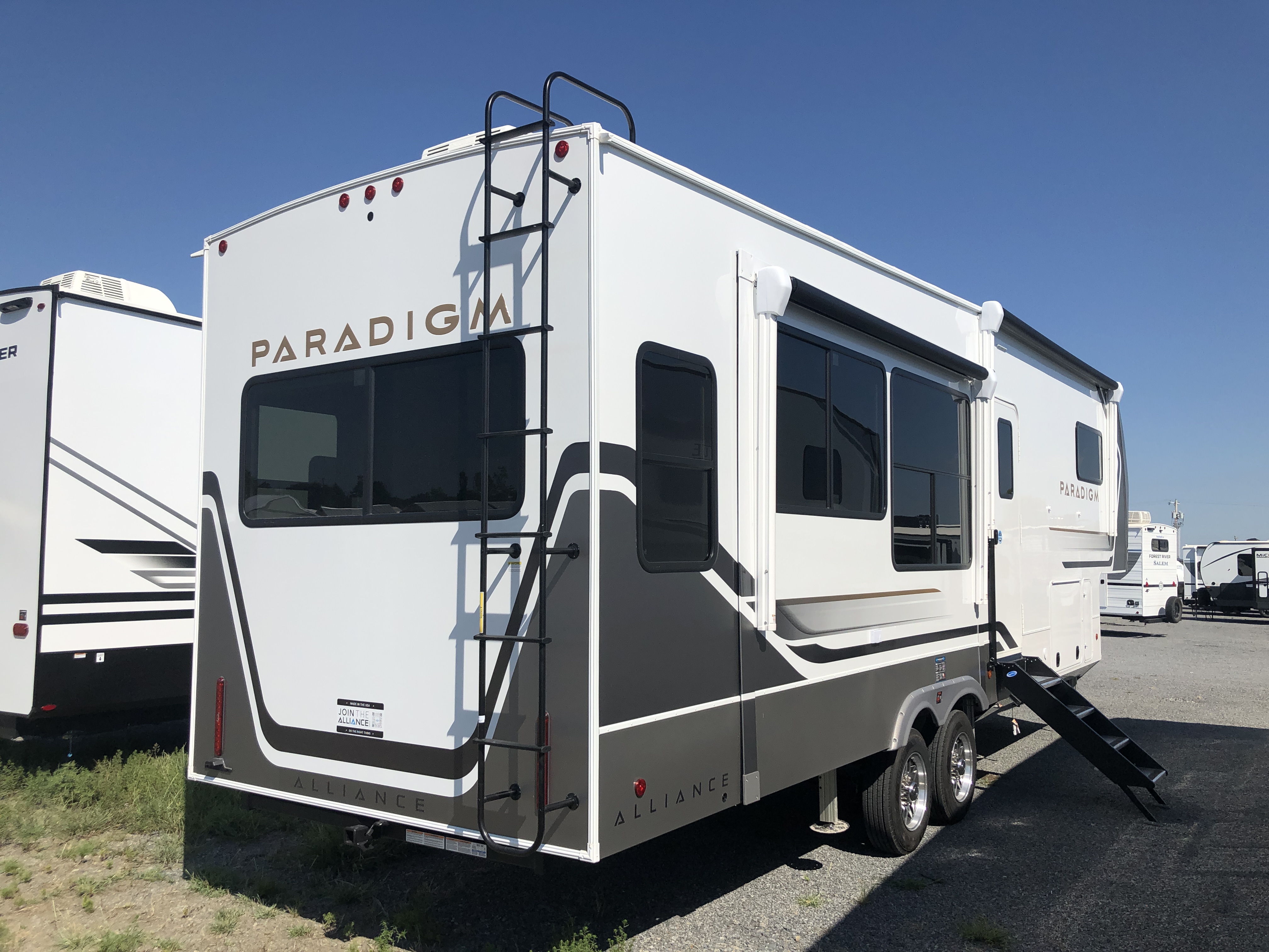2026 Alliance RV Paradigm 310RL - Image 7