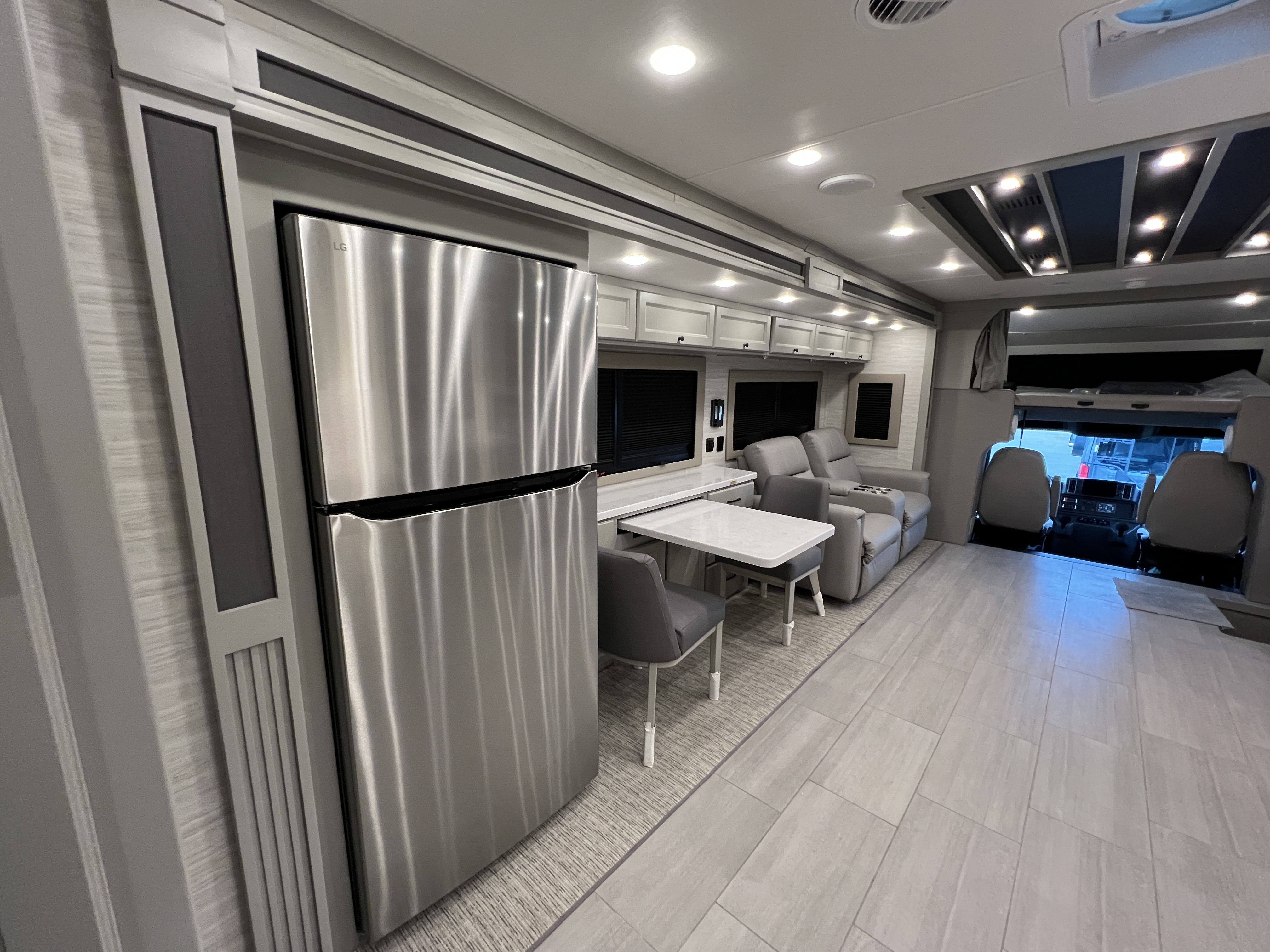 2027 Tiffin Allegro Bay 38 AB - Image 23