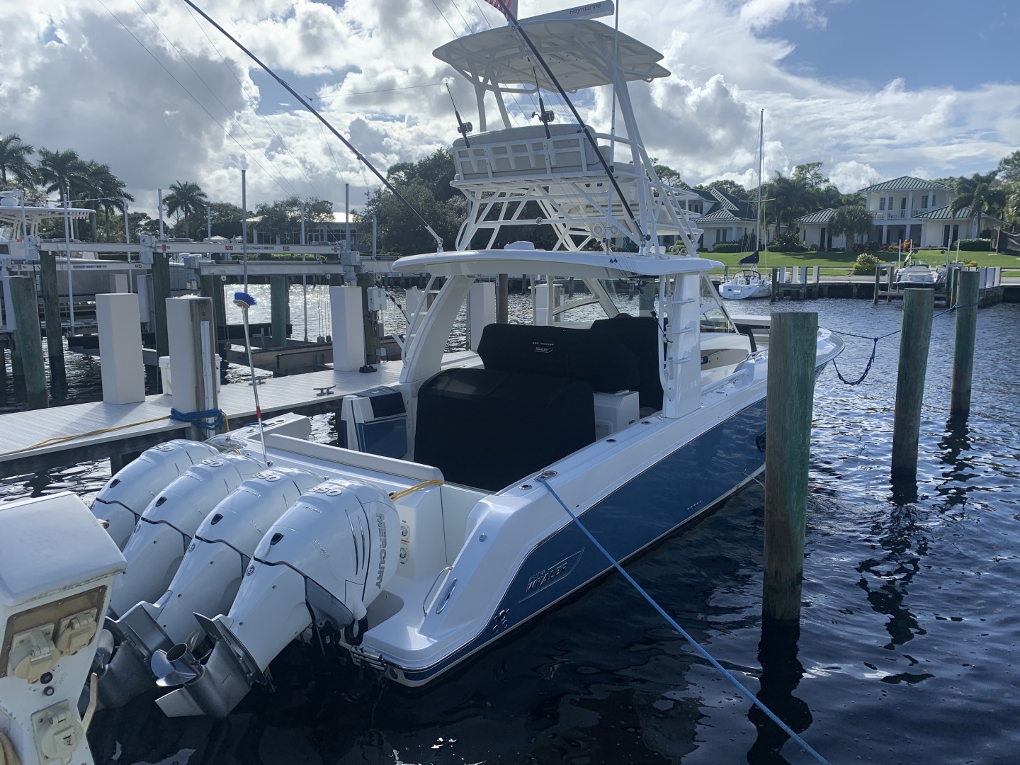 2017 Boston Whaler 420 Outrage - Image 19