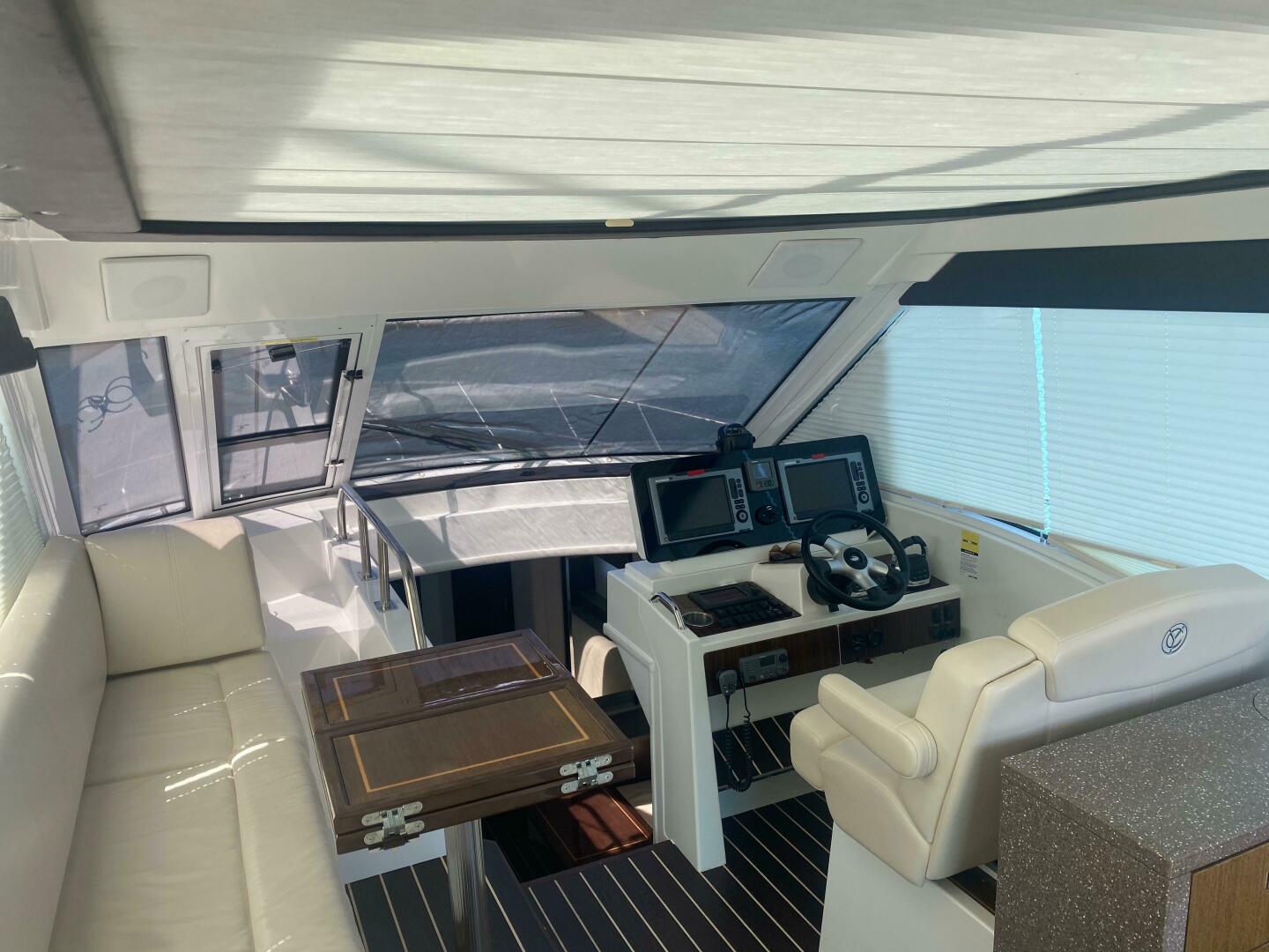 2012 Cruisers Yachts 48 Cantius - Image 12