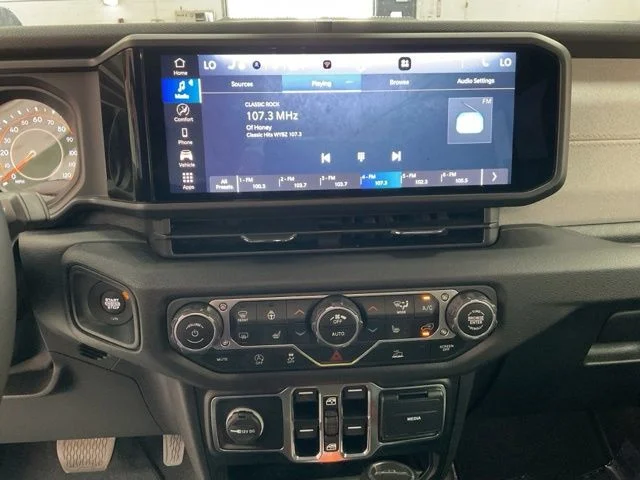 2025 Jeep Gladiator Sport S 4x4 - Image 16