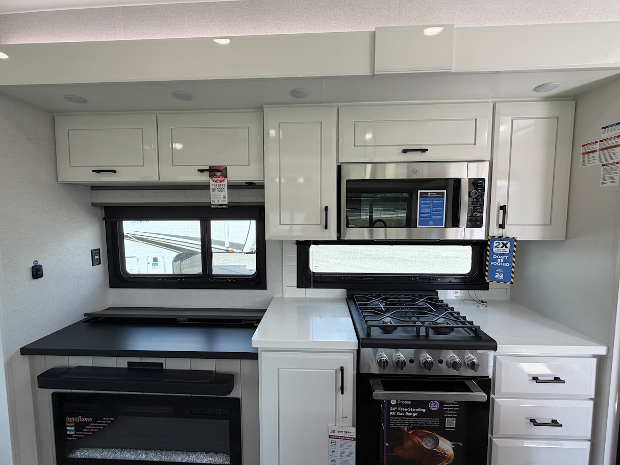 2027 JAYCO PINNACLE 32RLTS - Image 18