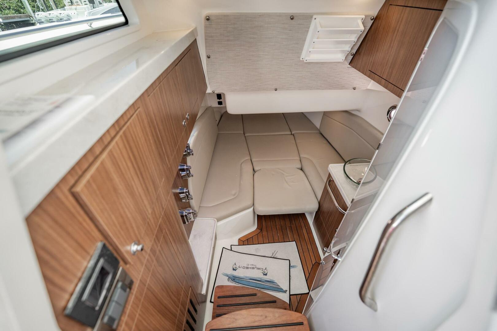 2018 Boston Whaler 380 Outrage - Image 14