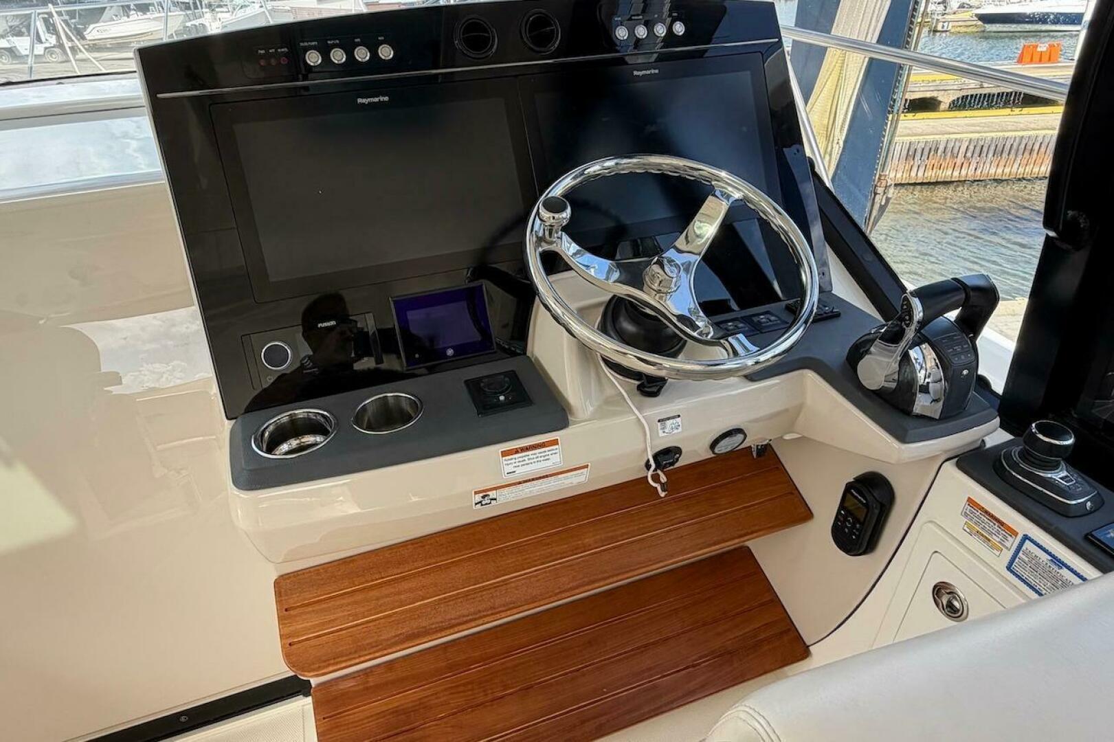 2021 Boston Whaler 405 Conquest - Image 24