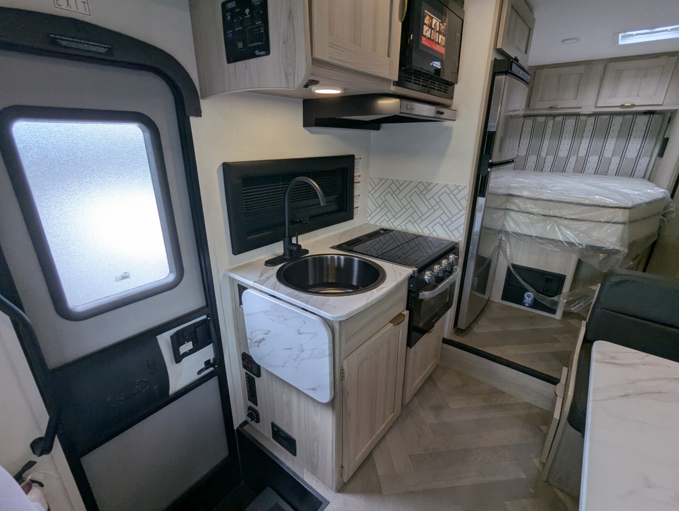 2026 Coachmen Cross Trail 23XG 4X4 - Image 22