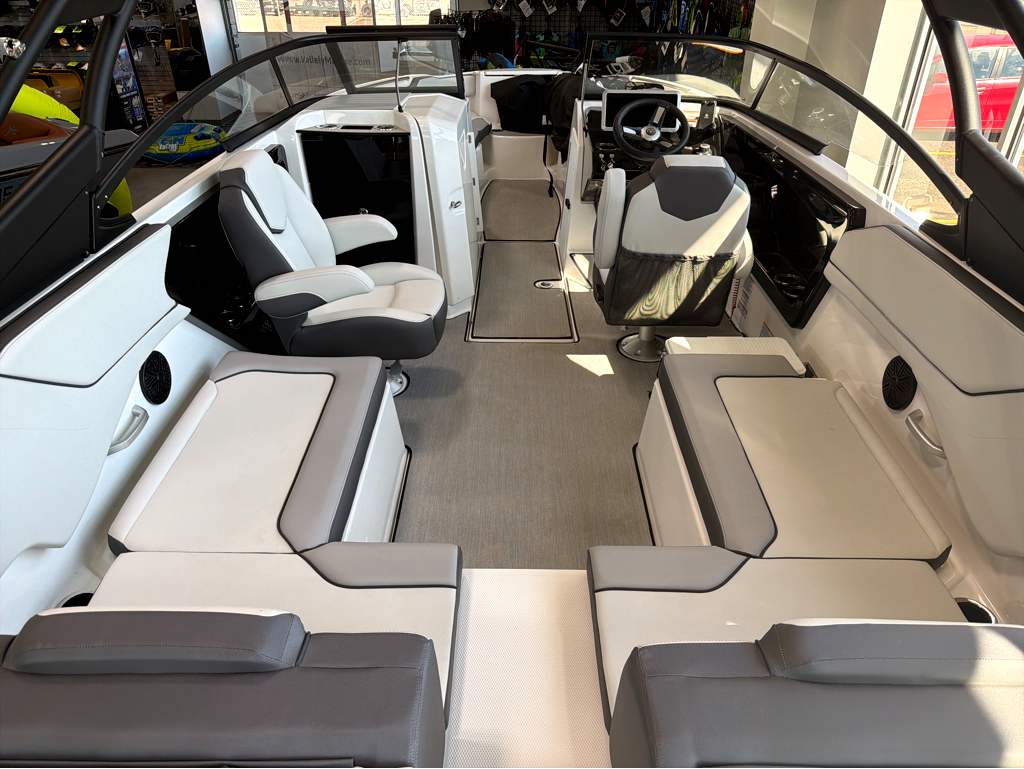 2026 Yamaha Boats AR250 - Image 6
