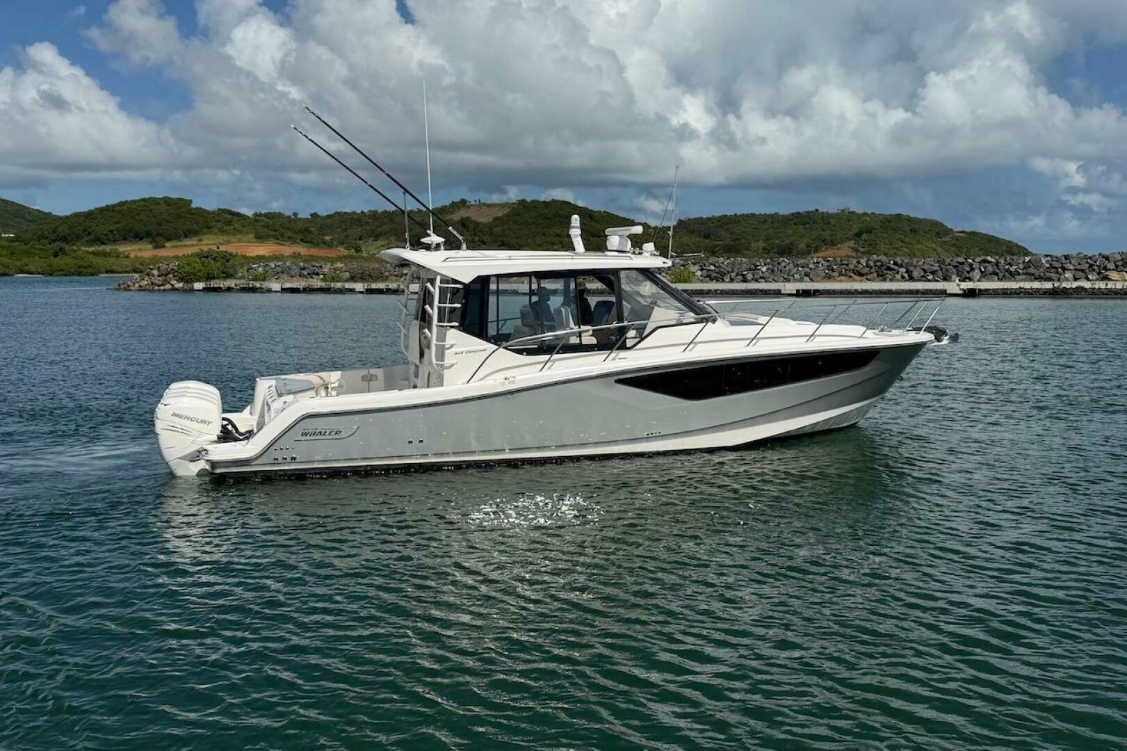 2021 Boston Whaler 405 Conquest - Image 3