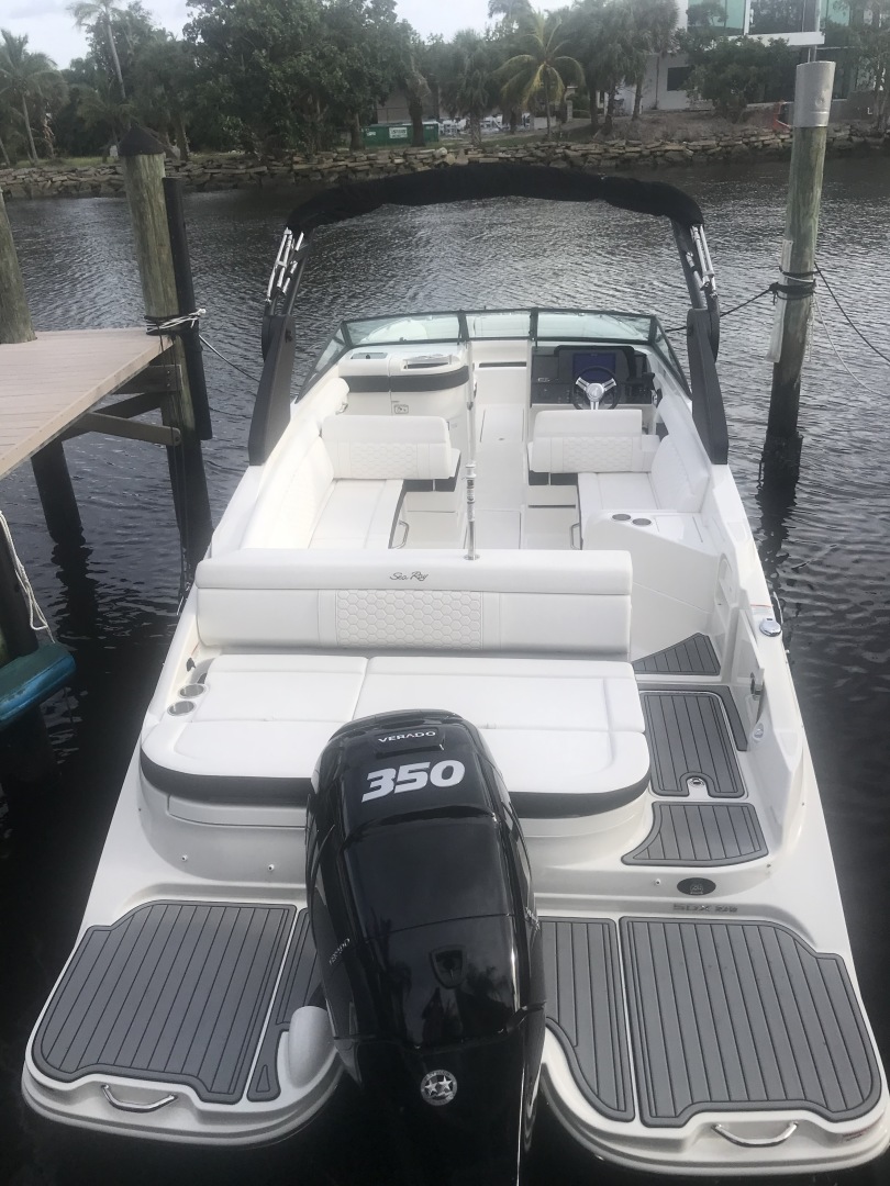 2019 Sea Ray SDX 270 Outboard - Image 6