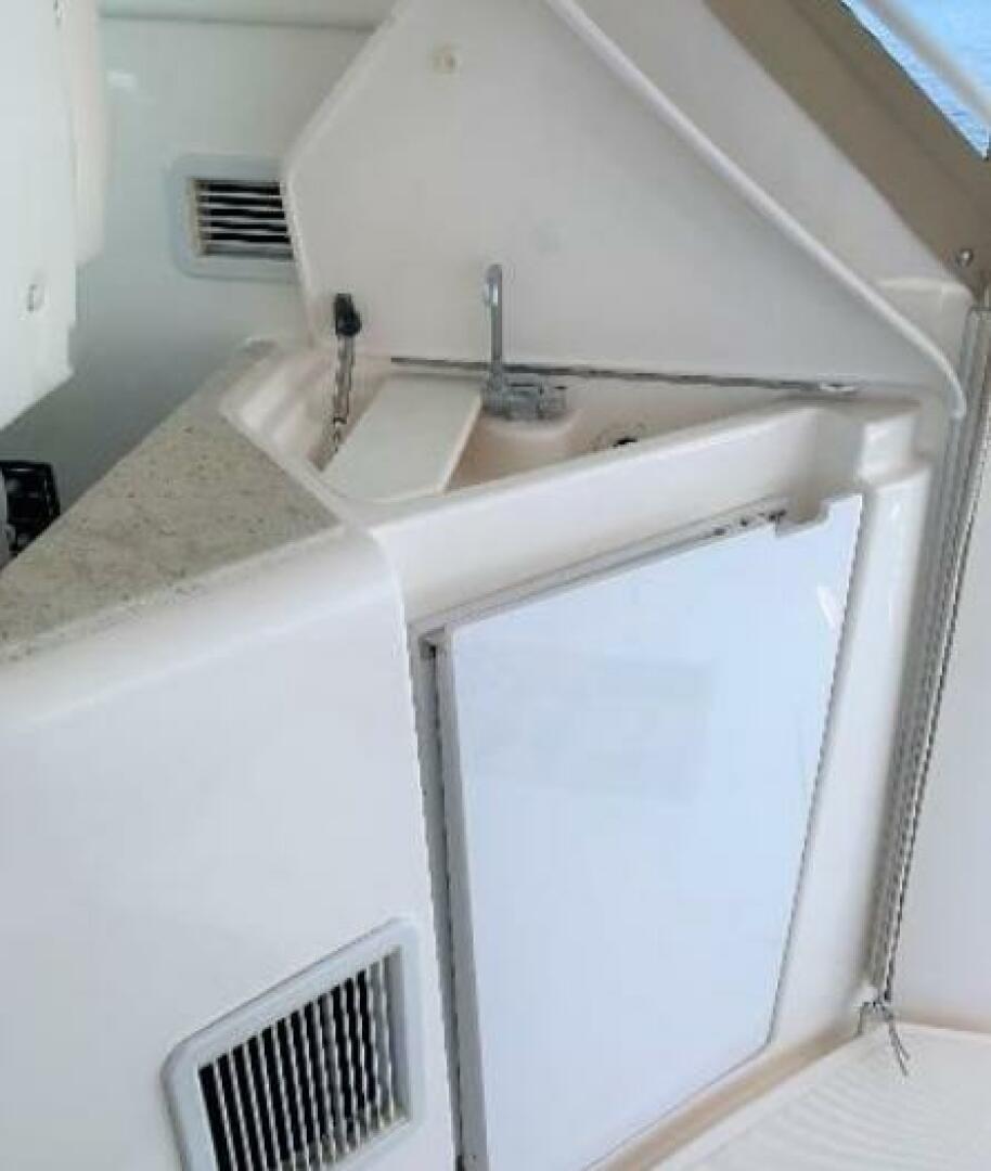 2009 Tiara Yachts Sovran 4300 Base - Image 25