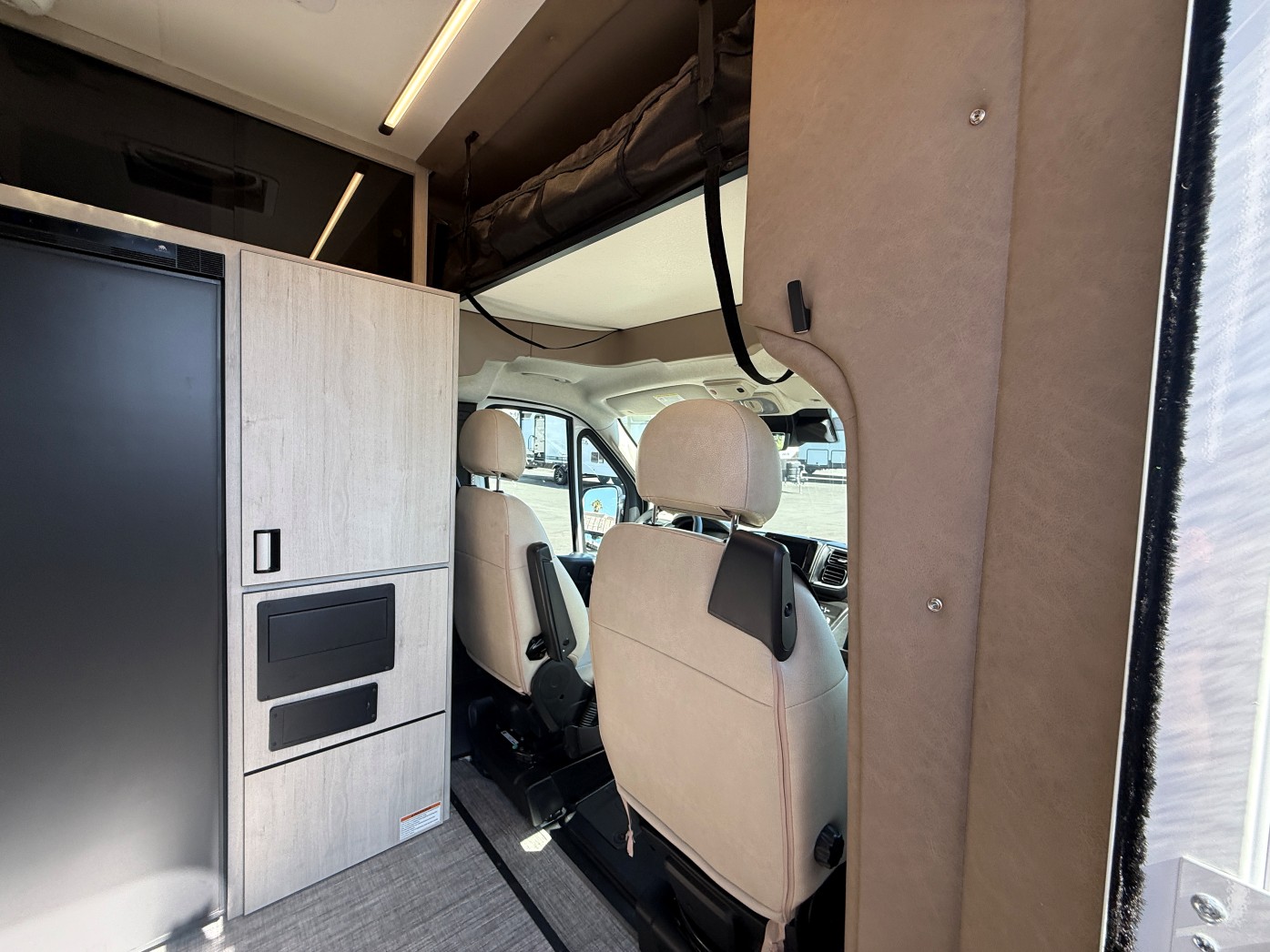 2027 Winnebago Elora 19DC - Image 13