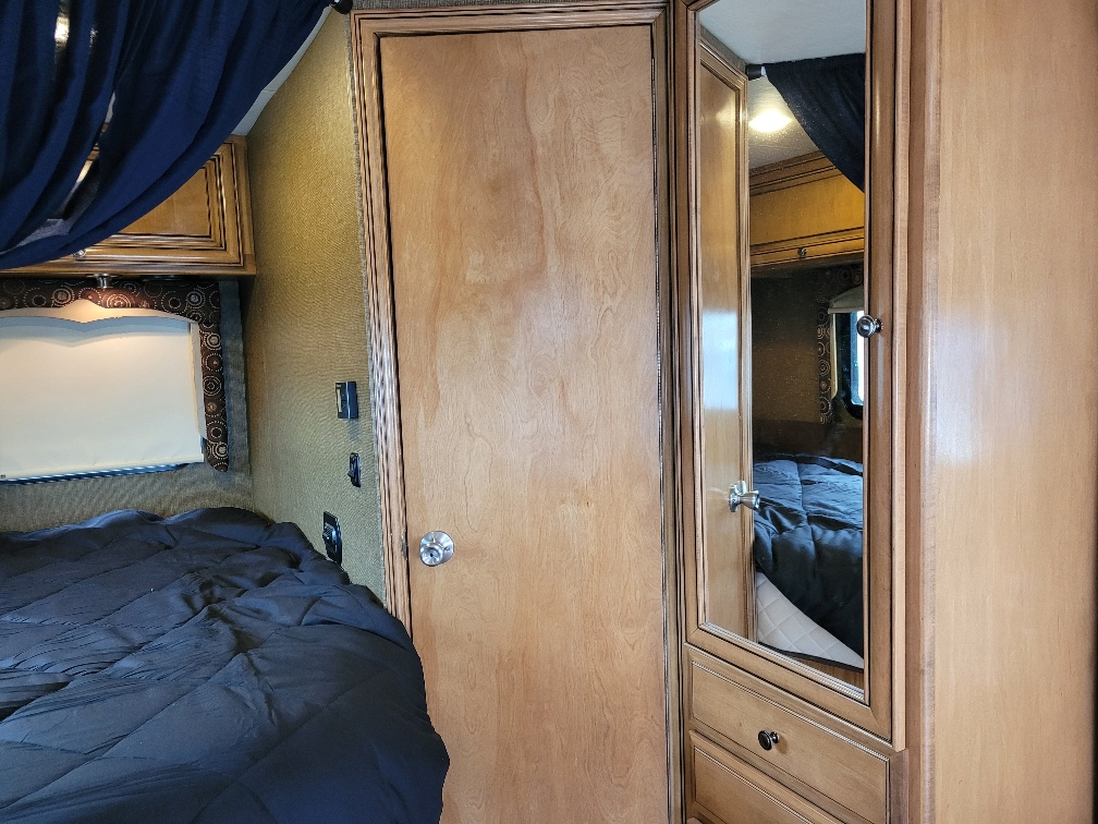 2016 Thor Motor Coach Siesta Sprinter 24SL - Image 13