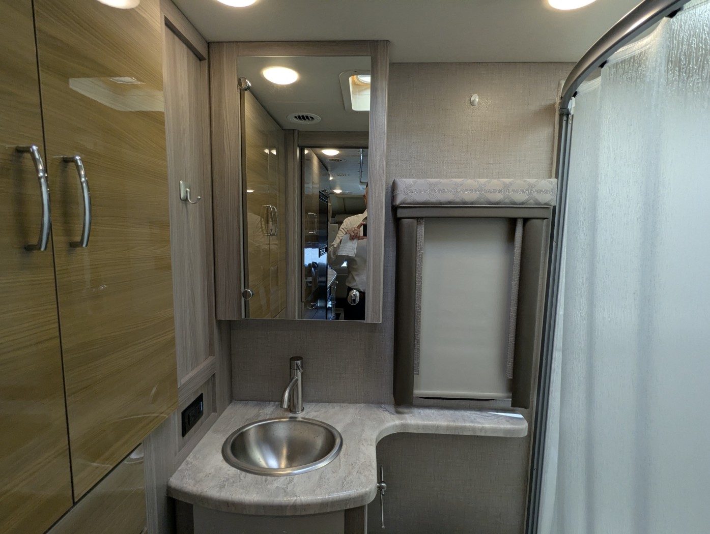 2022 Thor Motor Coach Delano Sprinter 24FB - Image 21